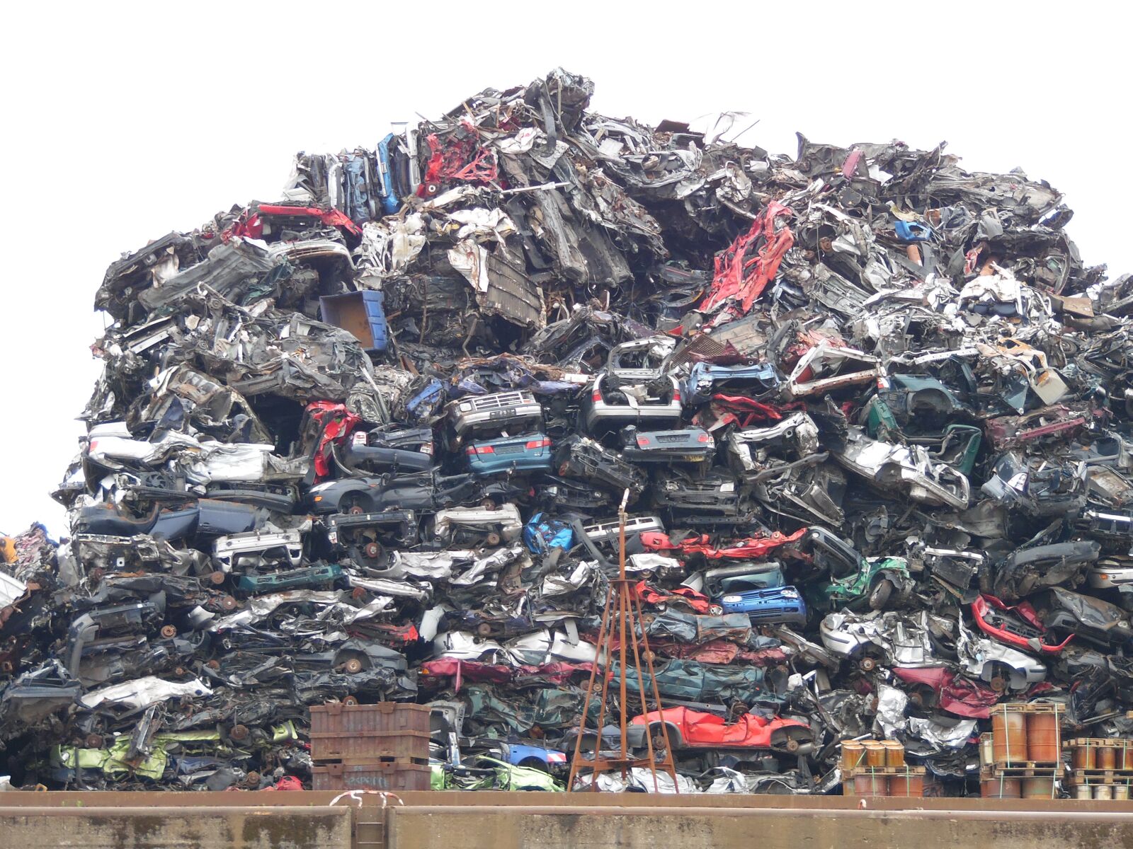 Samsung WB1100F/WB1101F/WB1102F sample photo. Junkyard, cars, destroyed photography