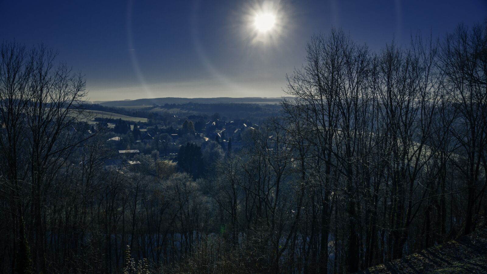 Sony a6000 sample photo. Cold, clear, november photography