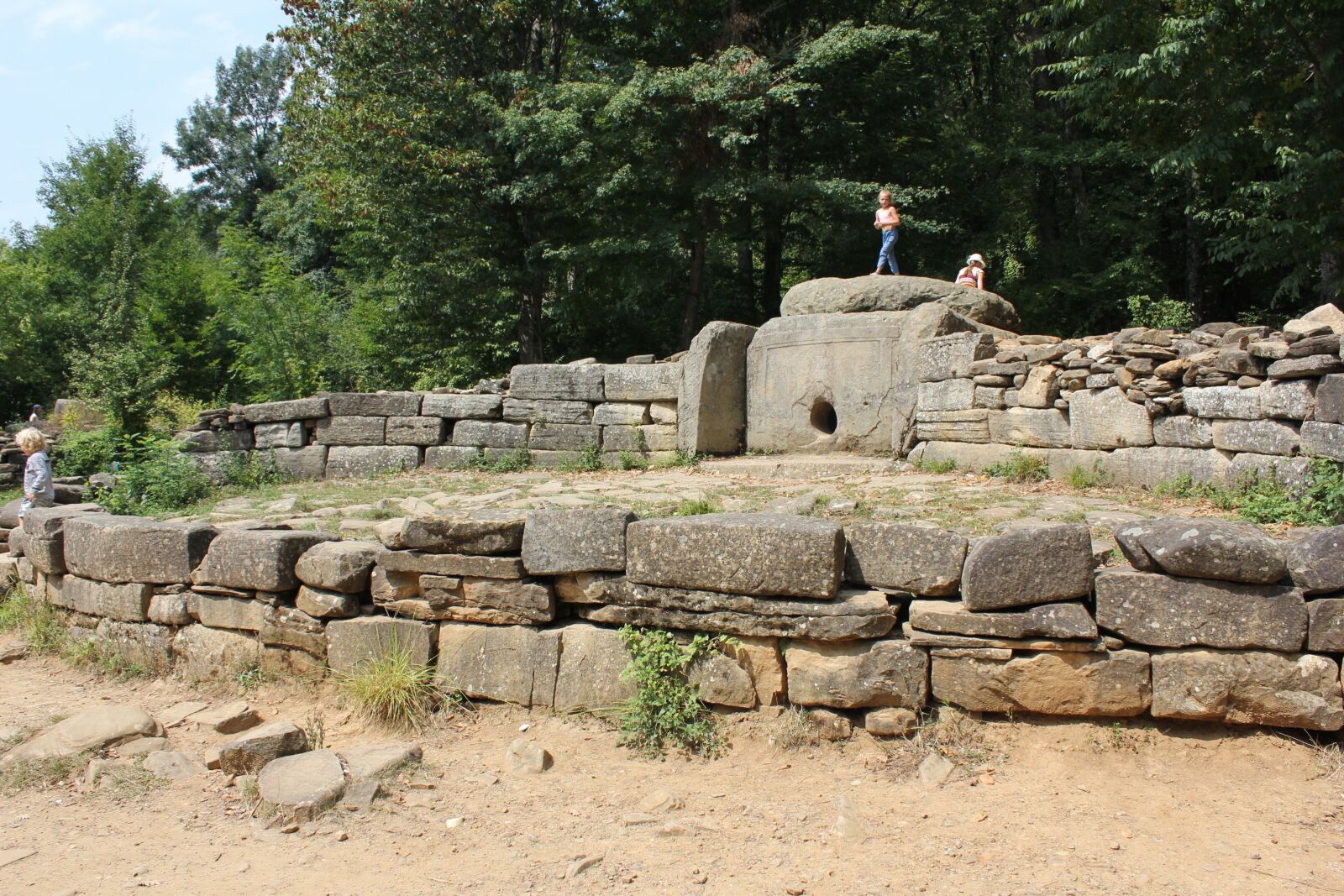 Canon EOS 550D (EOS Rebel T2i / EOS Kiss X4) sample photo. Dolmens, gelendzhik, mountains photography