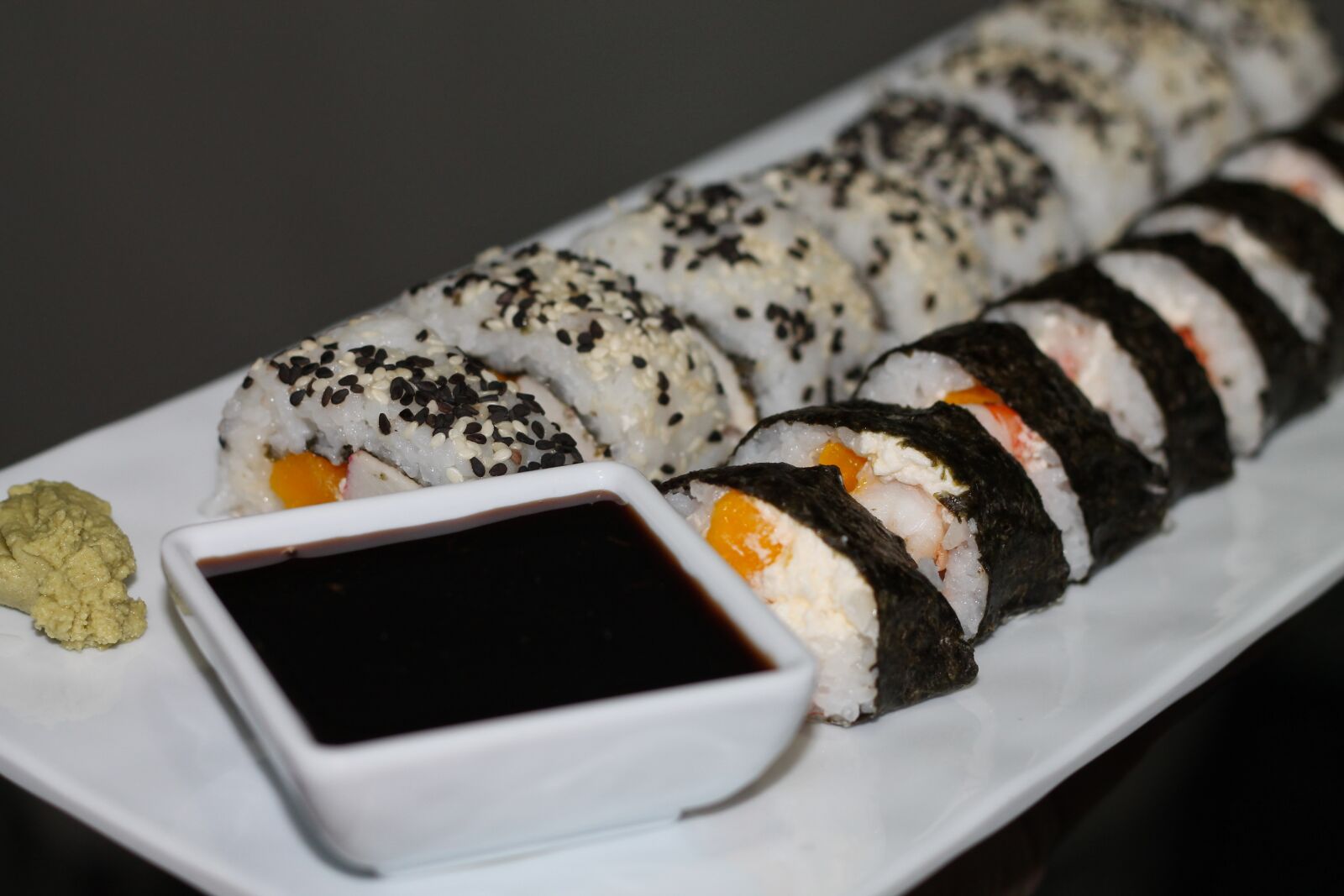 Canon EOS 1100D (EOS Rebel T3 / EOS Kiss X50) sample photo. Oriental cuisine, sushi, makizushi photography
