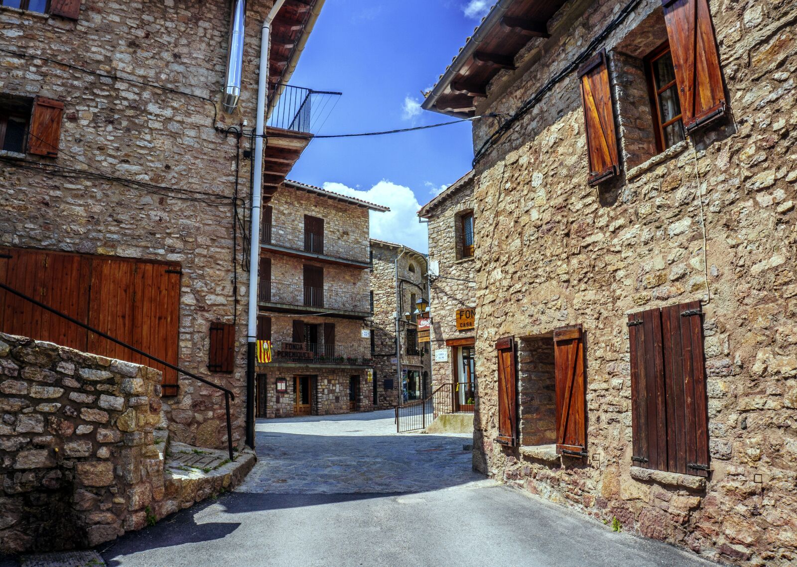 Sony a6000 sample photo. Streets, people, houses photography
