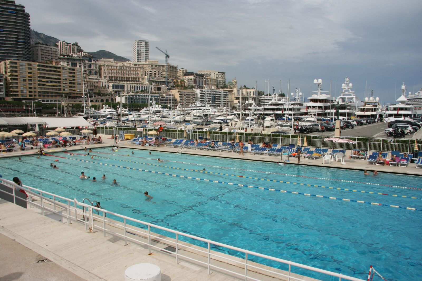 Canon EOS 400D (EOS Digital Rebel XTi / EOS Kiss Digital X) sample photo. Pool, monaco, city photography