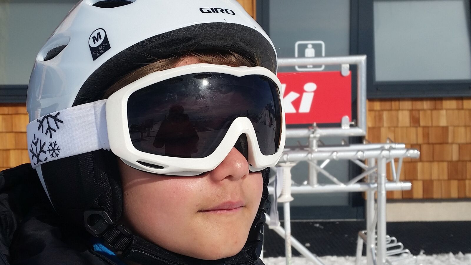 Samsung Galaxy S5 sample photo. Skiers, child, sporty photography