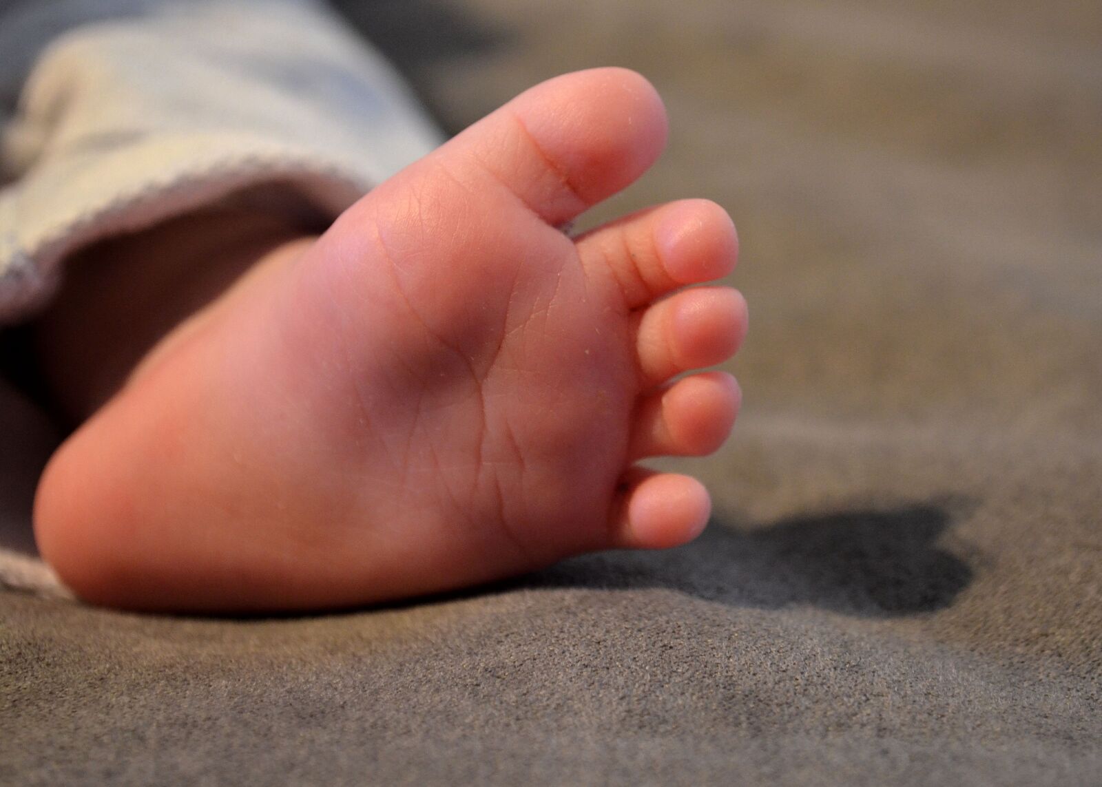 Nikon D5100 sample photo. Baby feet, baby foot photography