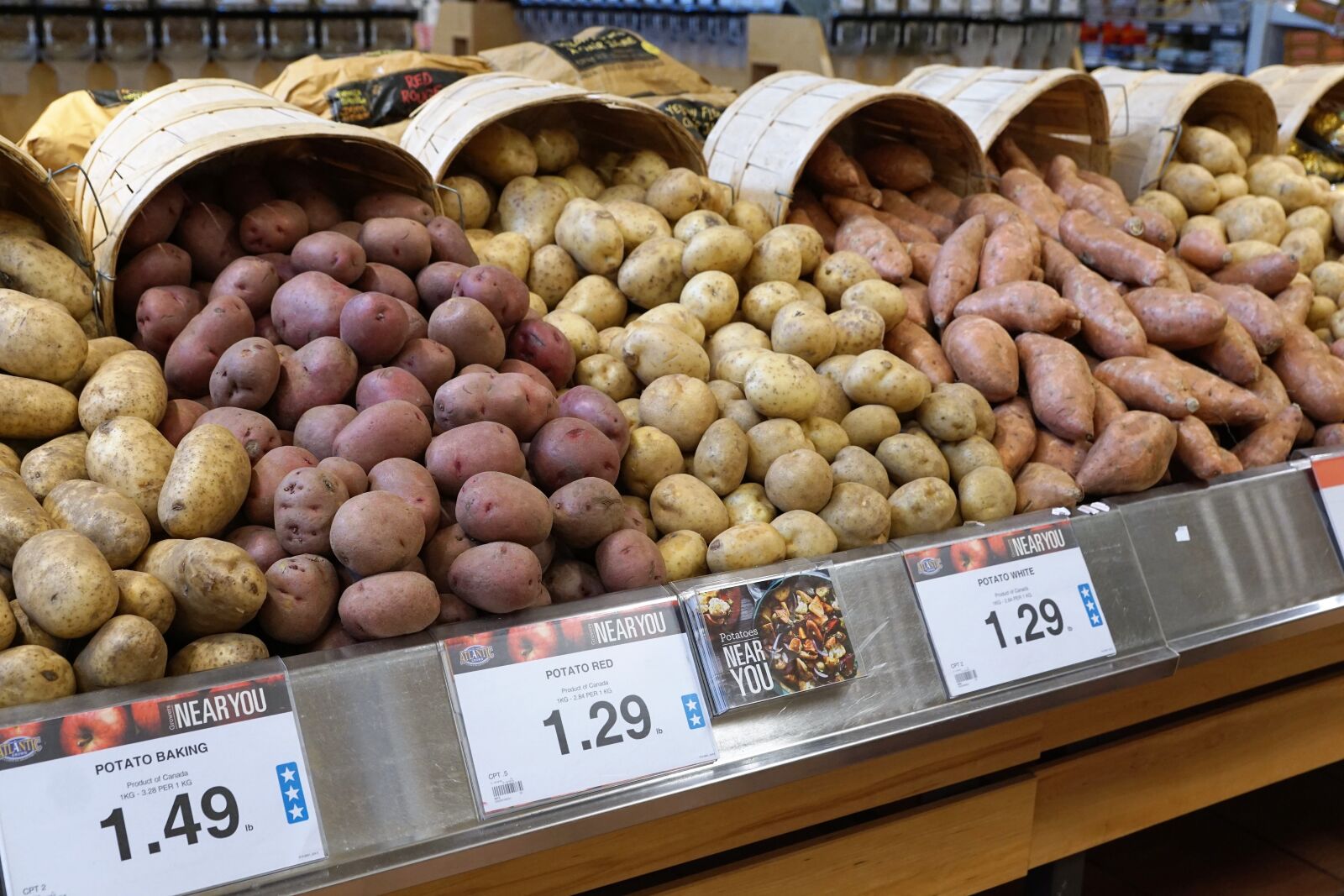 Sony ILCA-77M2 + Sony DT 16-50mm F2.8 SSM sample photo. Potatoes, eat, market photography
