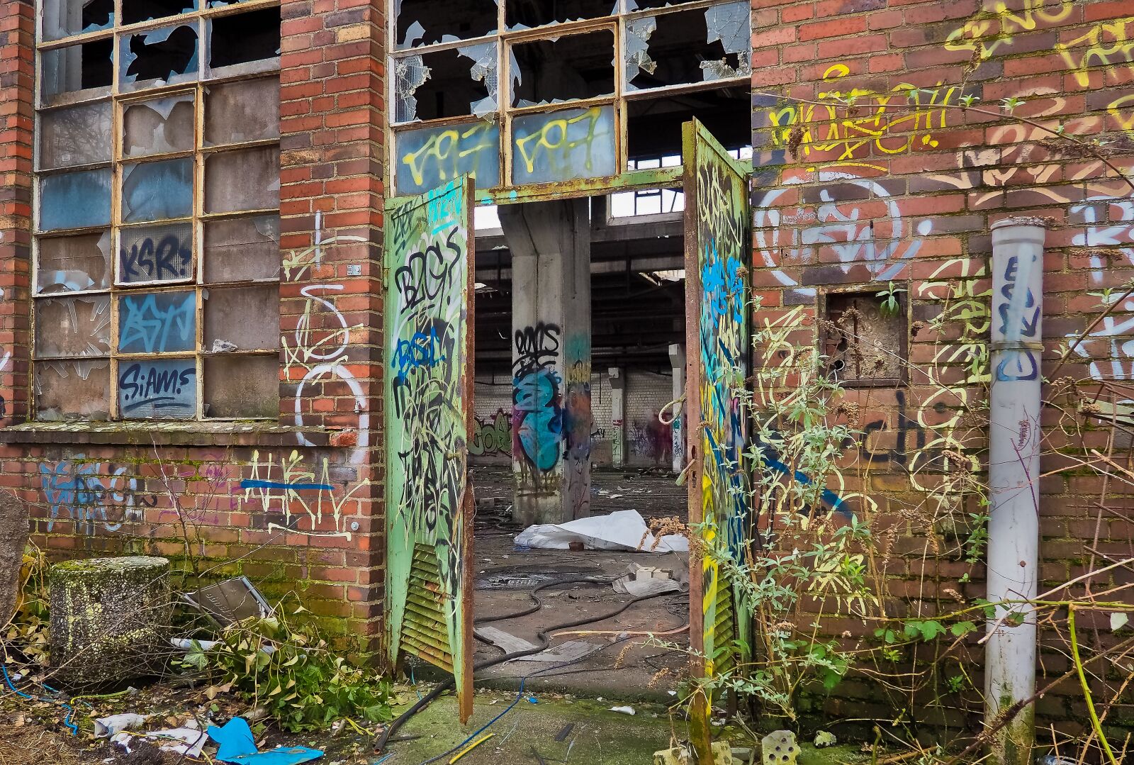 Olympus OM-D E-M10 sample photo. Lost places, rooms, abandoned photography