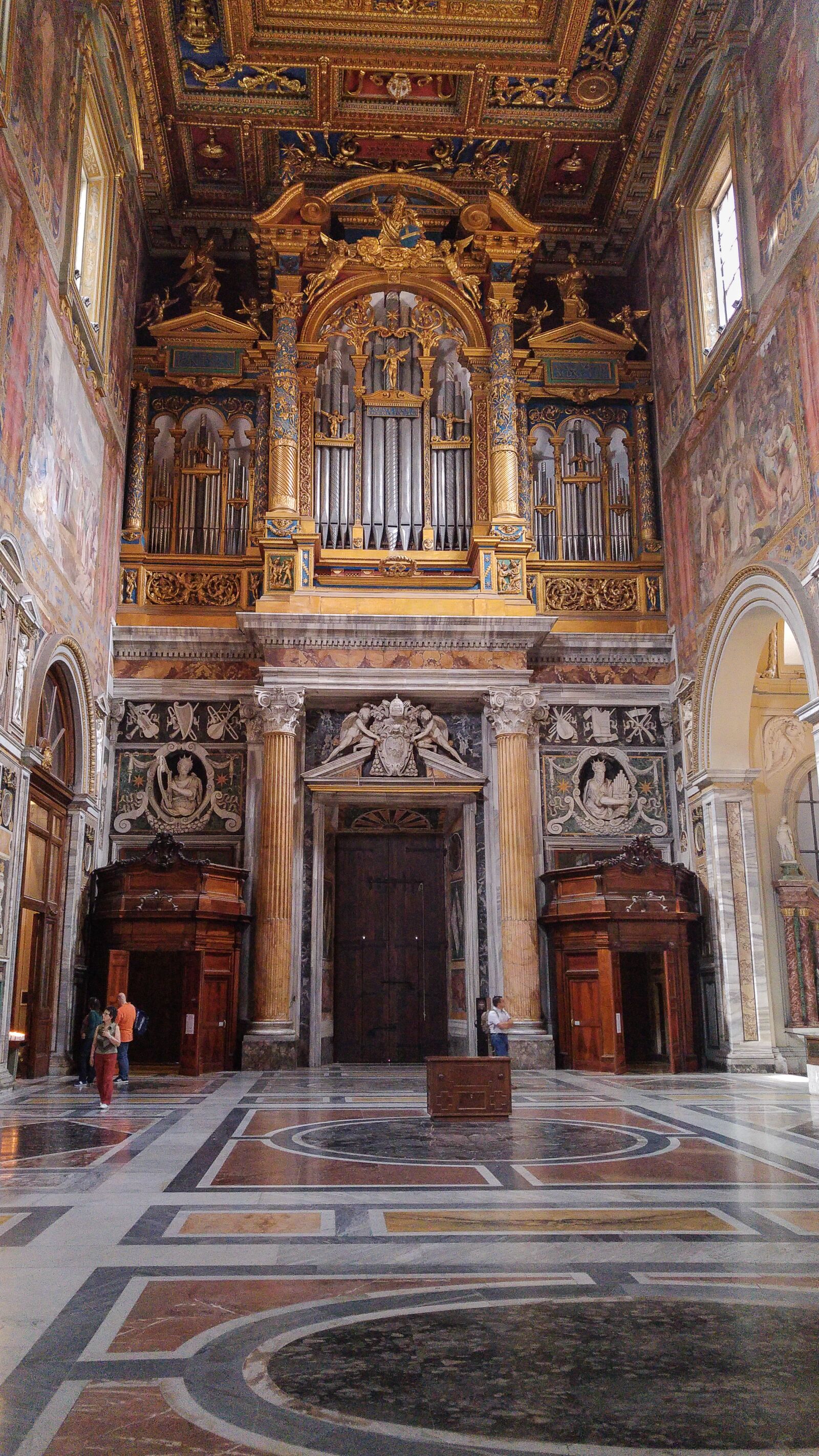 LG G4 sample photo. Rome, cathedral, organ photography