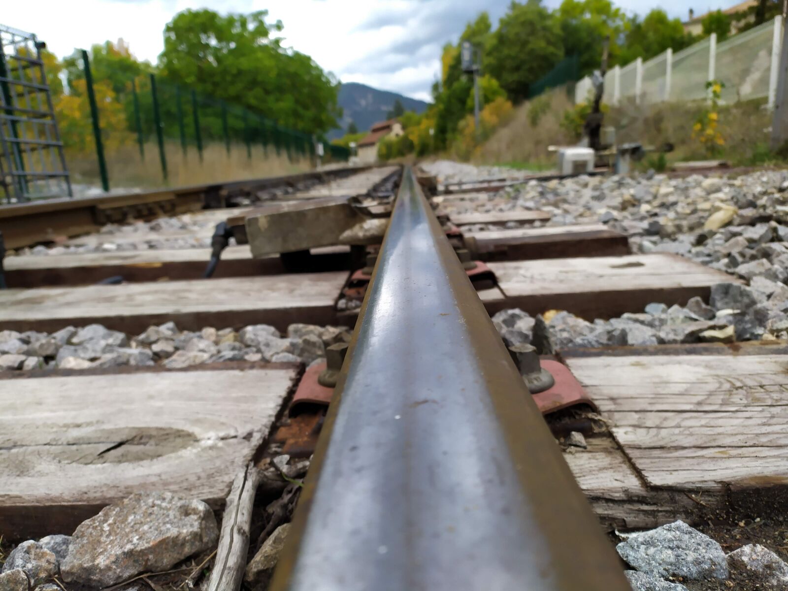 Xiaomi Redmi Note 7 sample photo. Track, rail, path photography