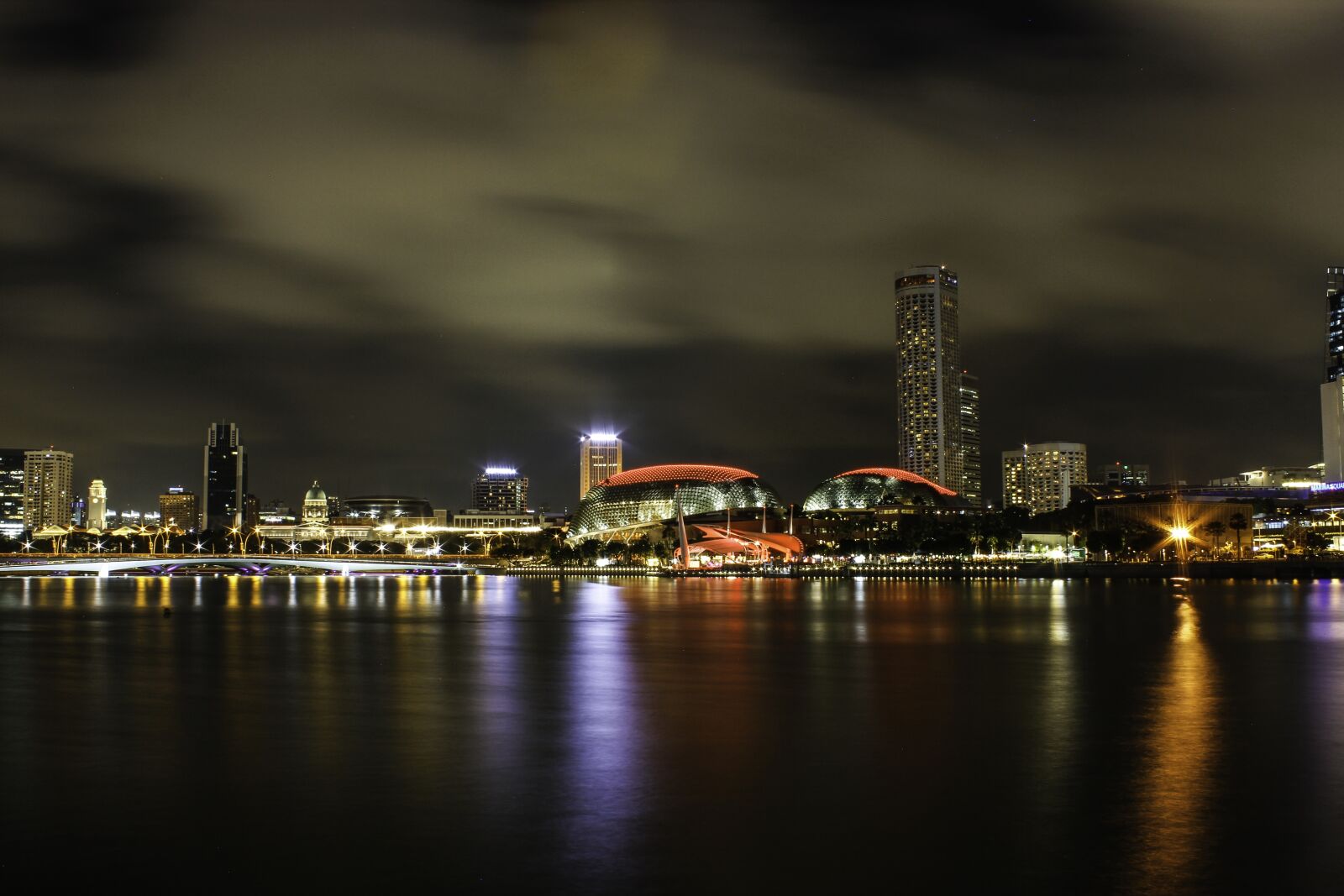 Canon EOS 600D (Rebel EOS T3i / EOS Kiss X5) sample photo. Bay, buildings, clouds photography