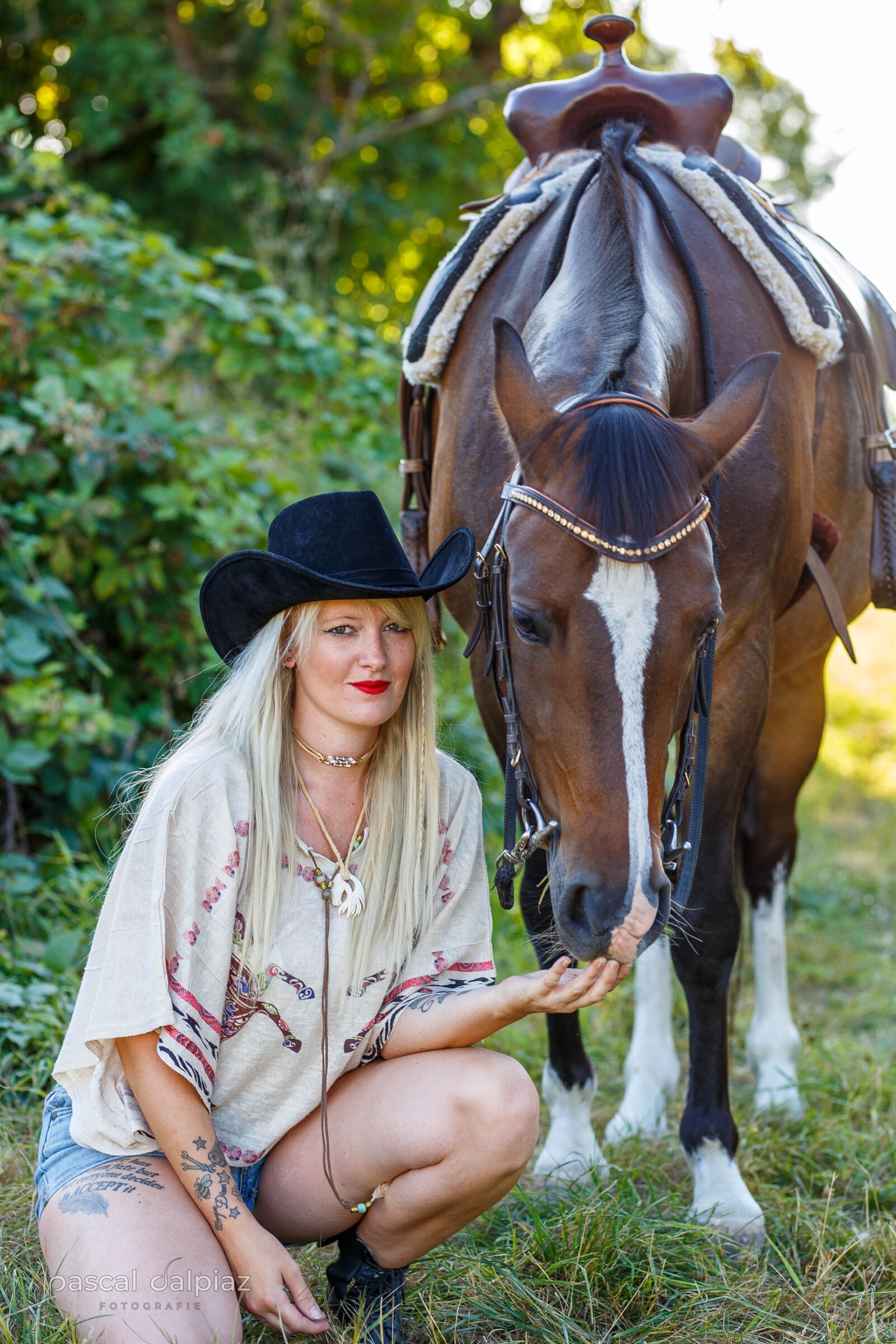 Canon EOS 6D + Sigma 85mm F1.4 DG HSM Art sample photo. Cowgirl, horses, ride photography