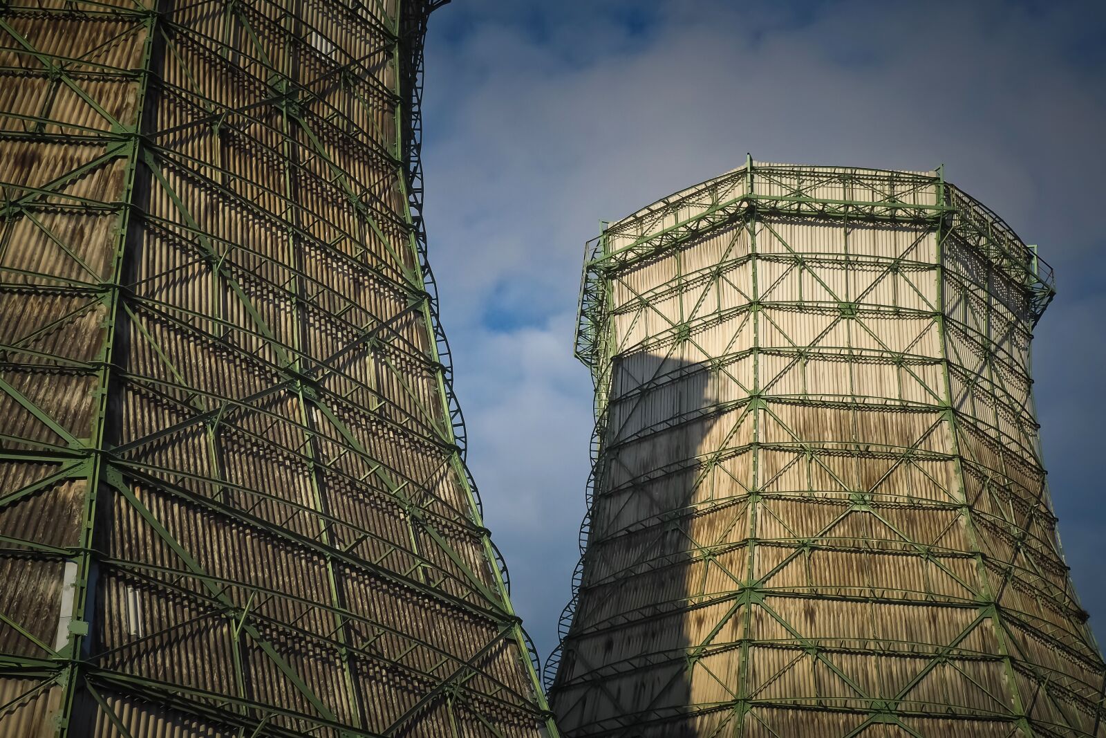 Olympus OM-D E-M10 sample photo. Cooling towers, stadtwerke, power photography