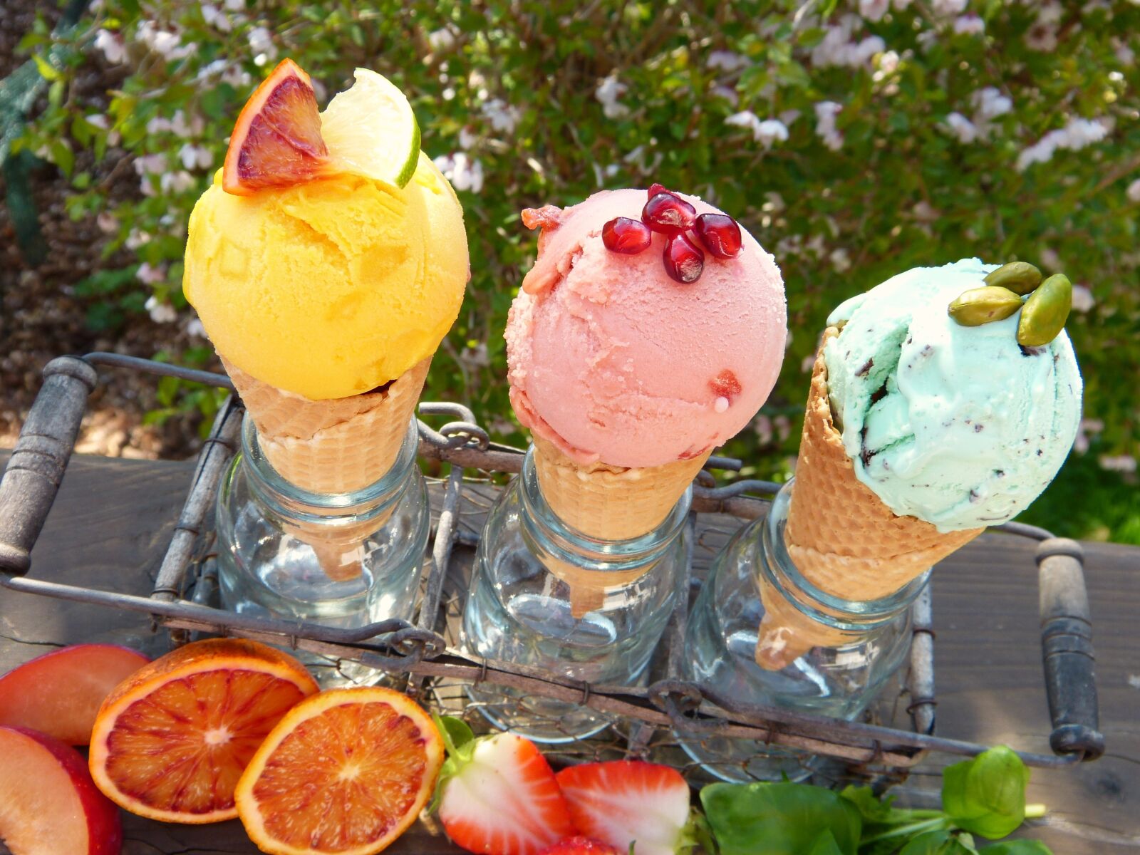 Panasonic Lumix DMC-FZ150 sample photo. Ice cream, ice cream photography