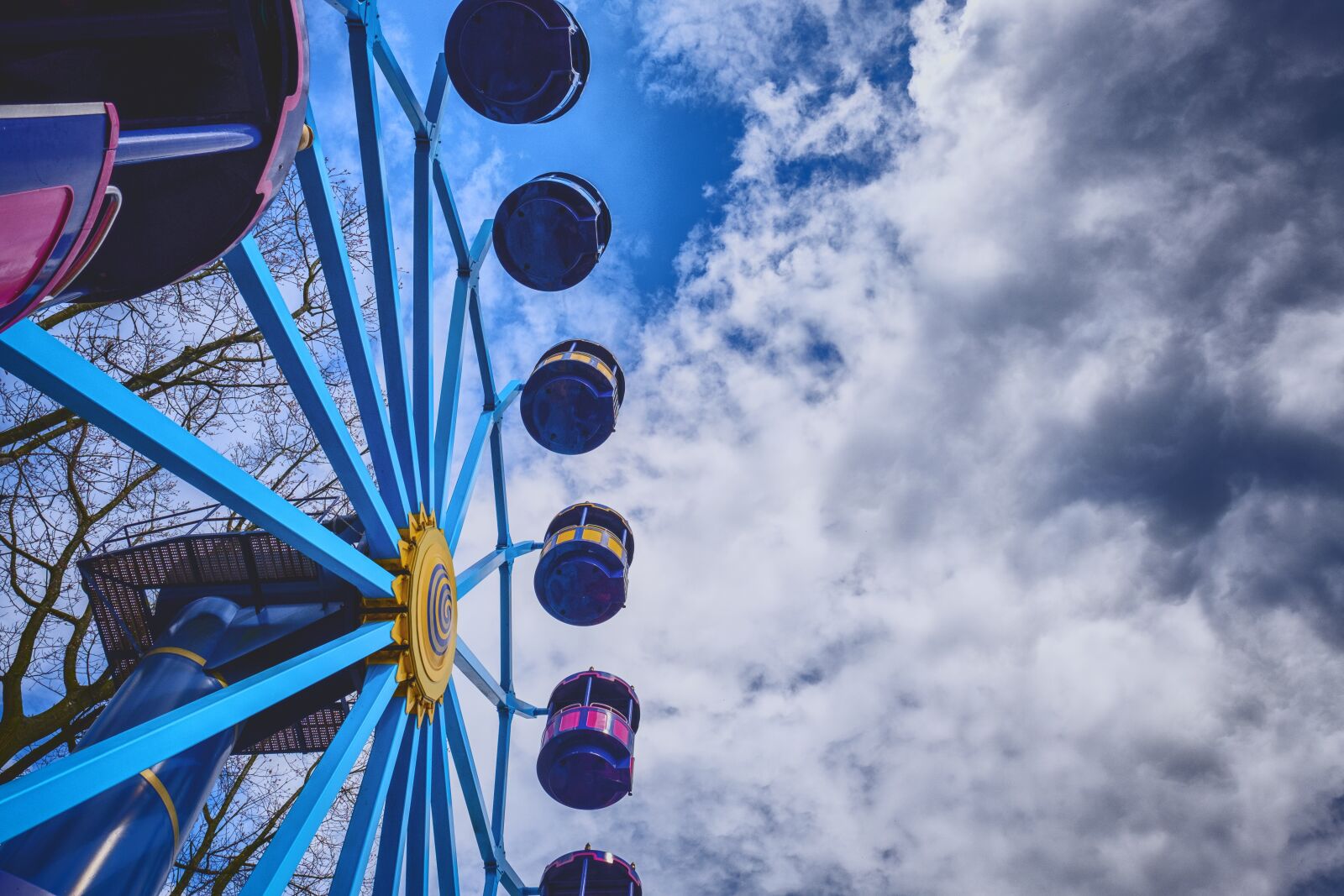 Fujifilm X-T2 + Fujifilm XF 16mm F1.4 R WR sample photo. Sky, clouds, ferris wheel photography