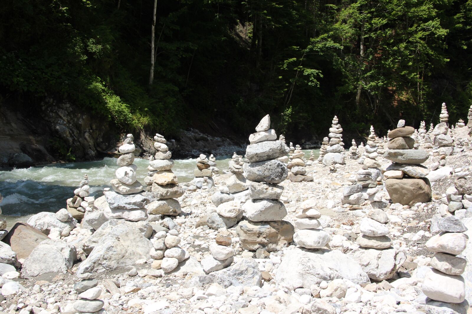 Canon EOS 600D (Rebel EOS T3i / EOS Kiss X5) sample photo. Stone forest, cairn, stacked photography