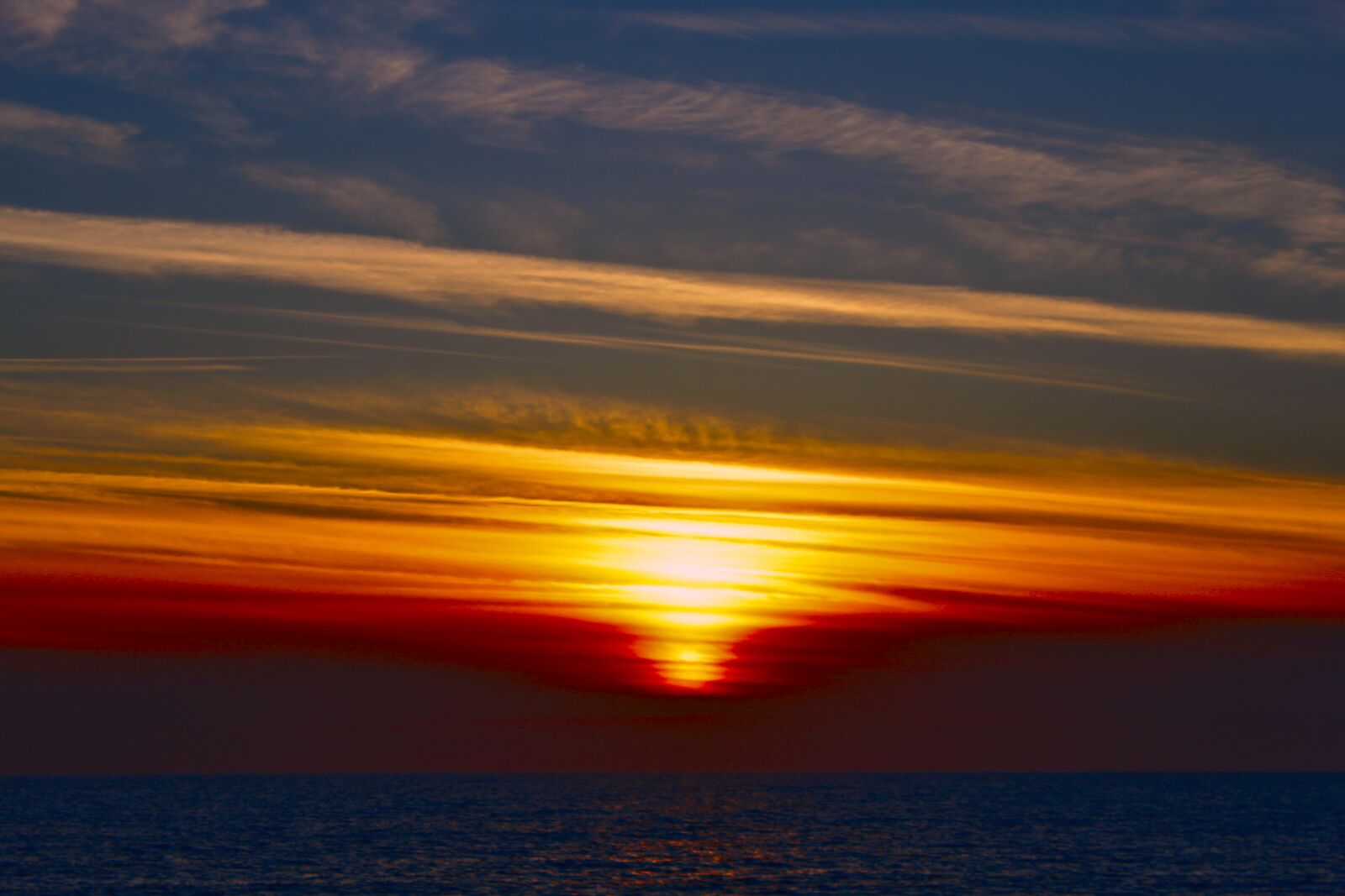 Canon EOS 600D (Rebel EOS T3i / EOS Kiss X5) sample photo. Sun, sunset, light photography