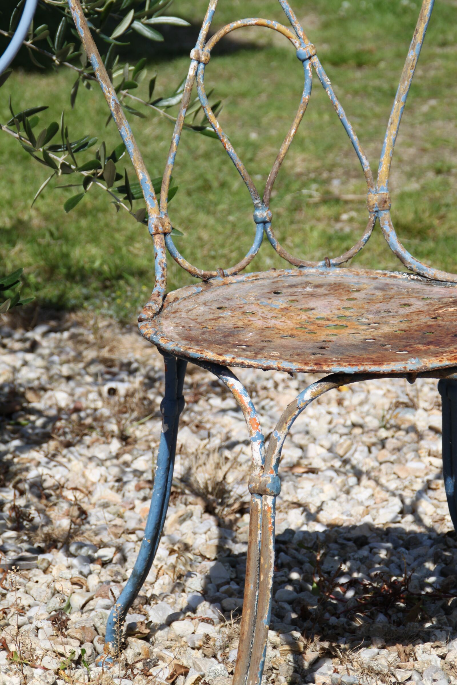 Canon EOS 500D (EOS Rebel T1i / EOS Kiss X3) sample photo. Chair old, metal chair photography