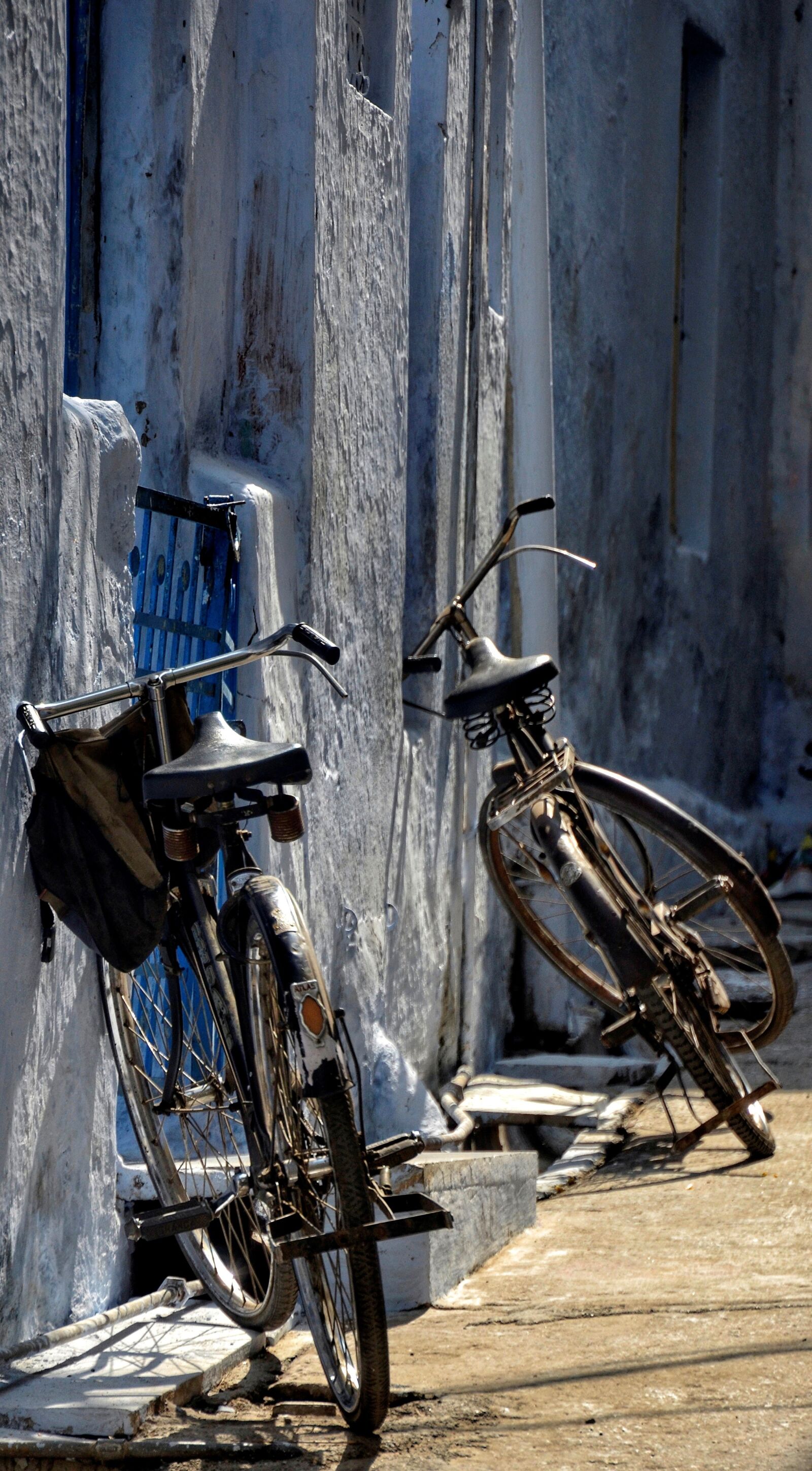 Nikon D5100 sample photo. Bicycle, black, parked photography