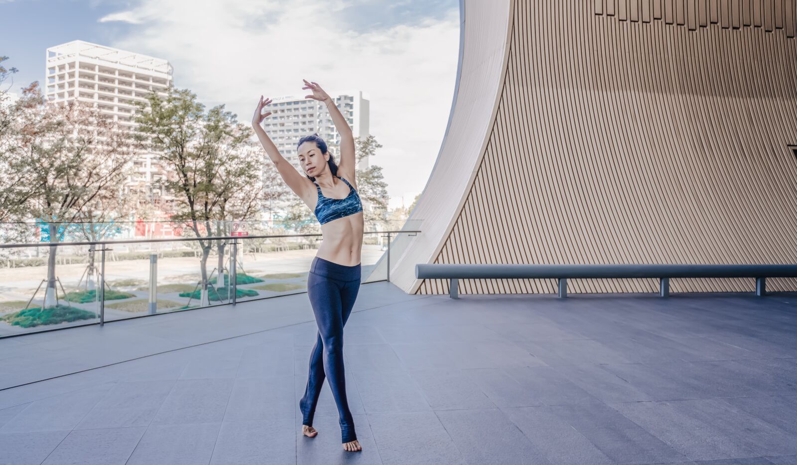 Nikon D850 sample photo. Building, woman, city photography