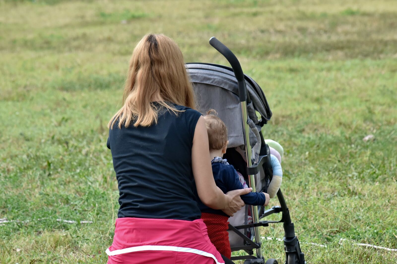 Nikon D5500 sample photo. Baby, mother, park, relaxation photography