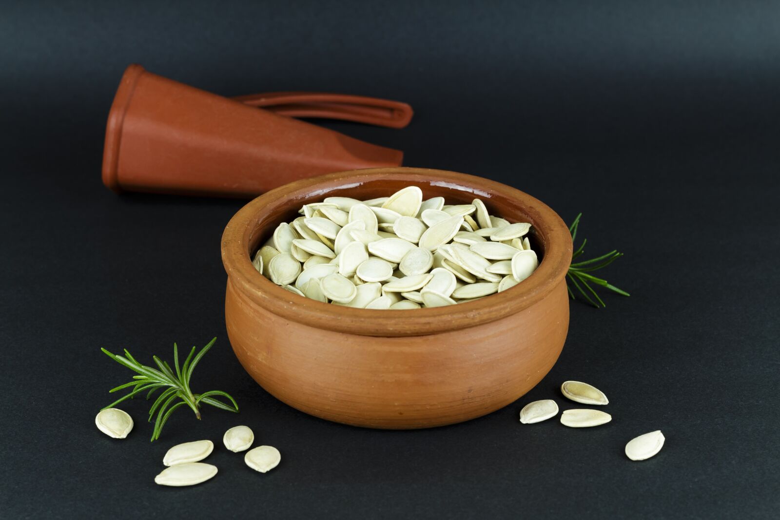 Canon EOS 700D (EOS Rebel T5i / EOS Kiss X7i) + Canon EF 50mm F1.8 II sample photo. Pumpkin seeds, kap, pot photography