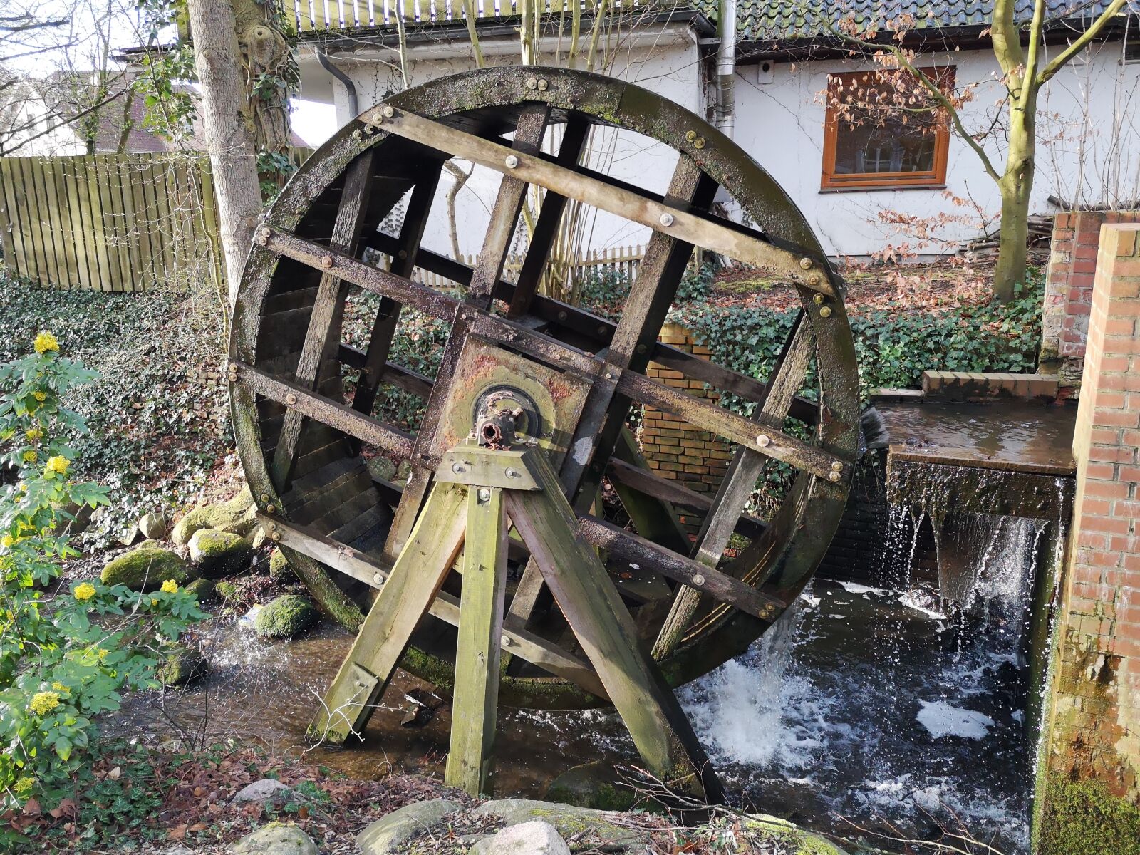 HUAWEI P20 sample photo. Water, wheel, stream photography