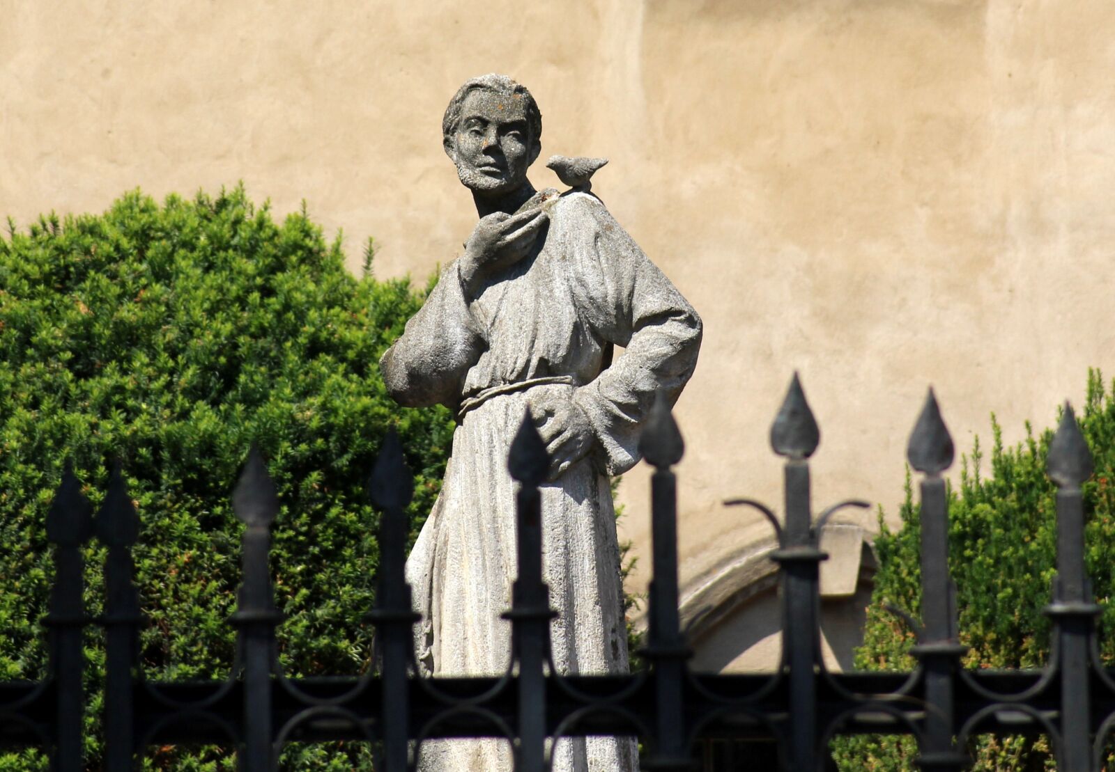 Canon EOS 1200D (EOS Rebel T5 / EOS Kiss X70 / EOS Hi) sample photo. Stone statue, religion, character photography