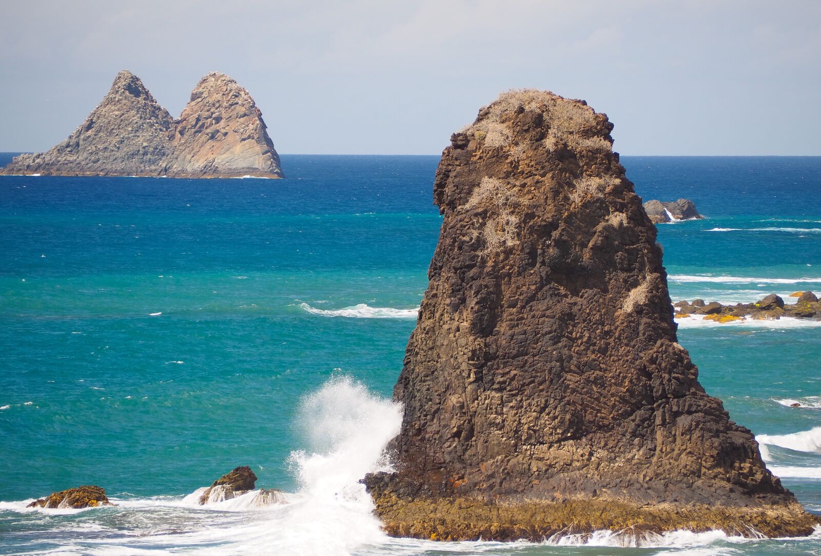 Olympus OM-D E-M10 III sample photo. Sea, rock, surf photography