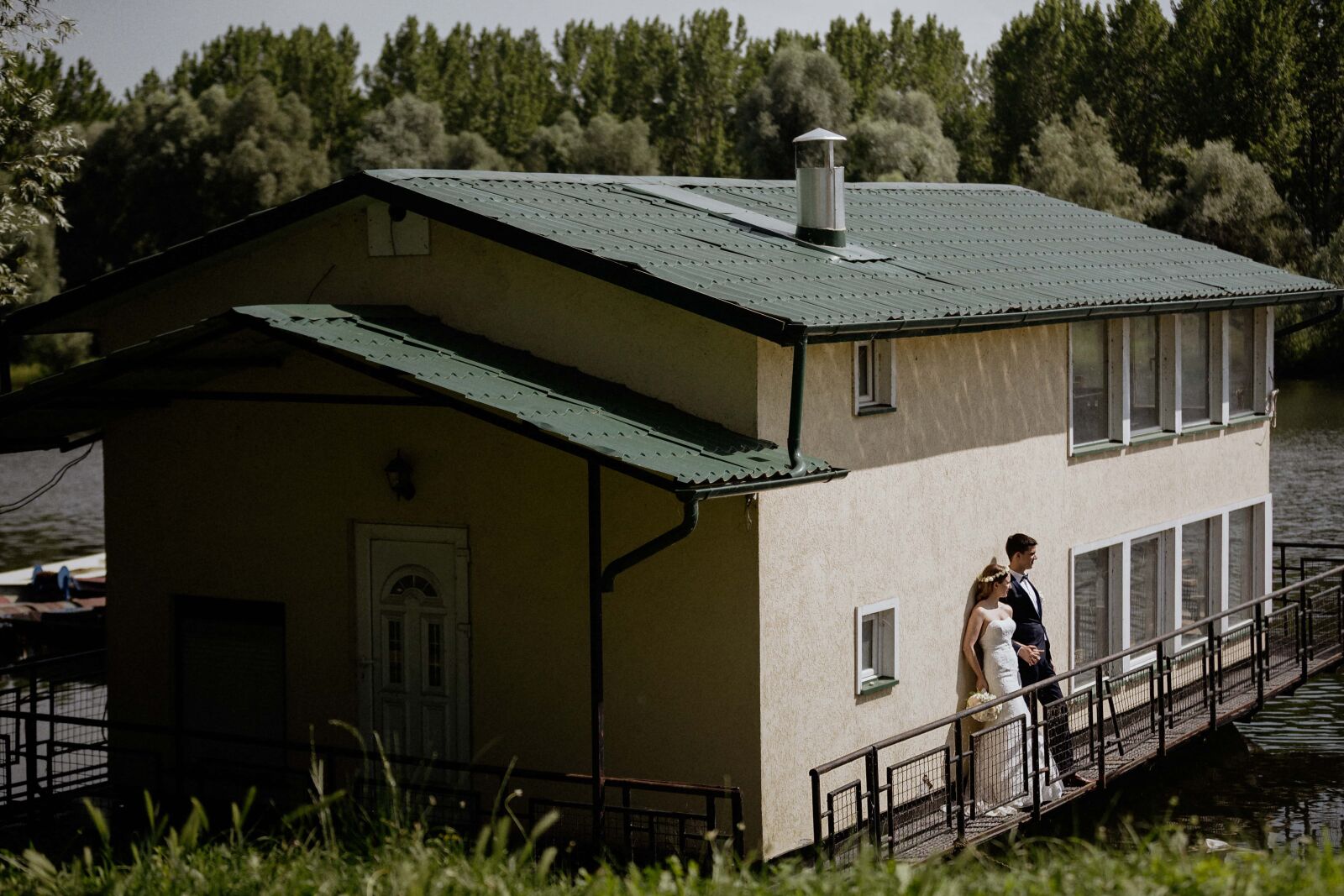 Canon EF 70-200mm F2.8L IS II USM sample photo. Resort area, houses, bride photography