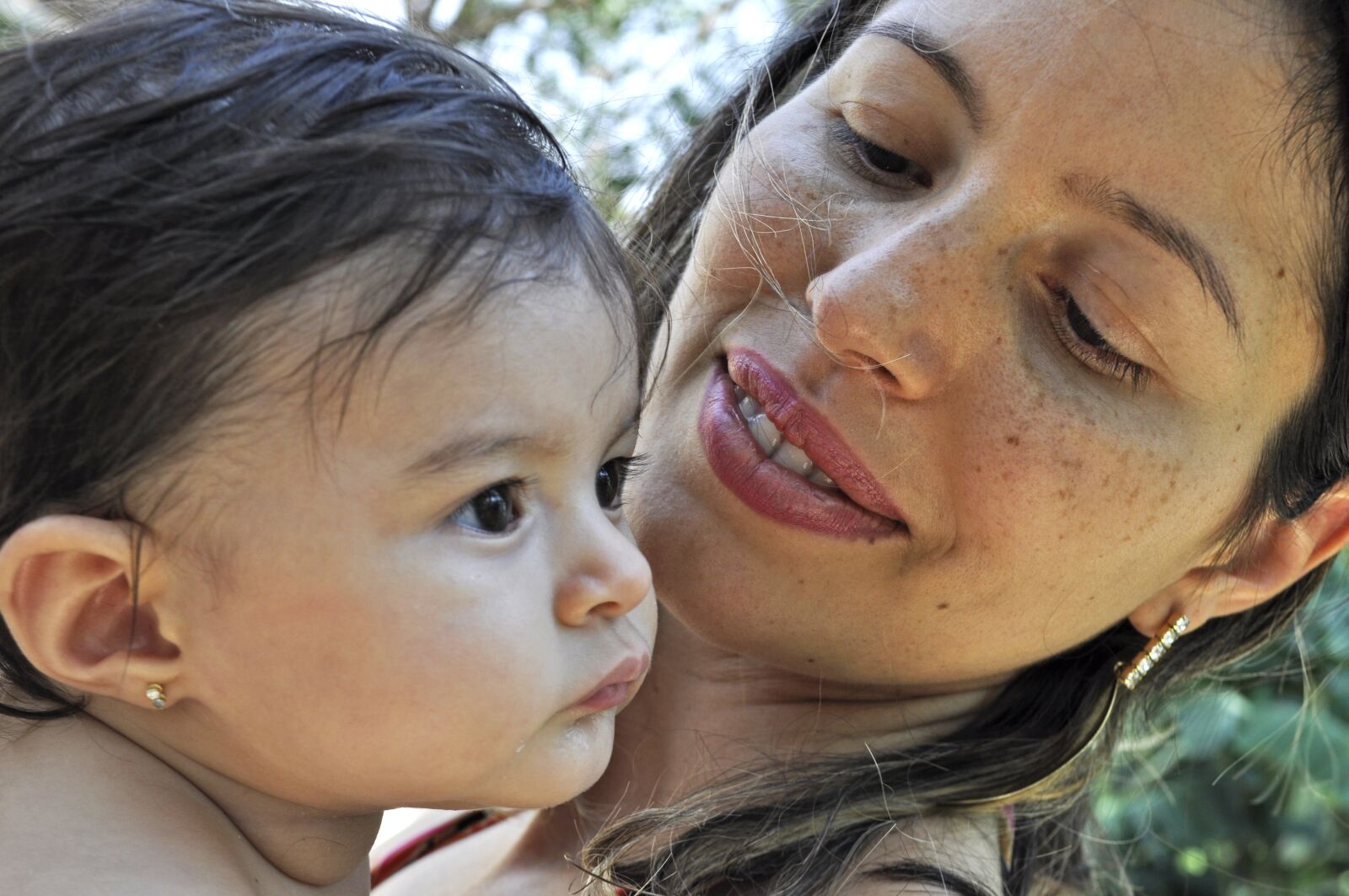 Nikon D5000 sample photo. Mother and daughter, daughter photography