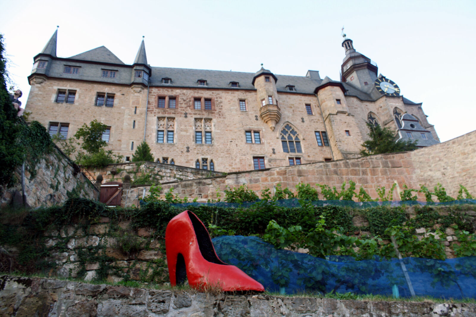 Canon EOS 1000D (EOS Digital Rebel XS / EOS Kiss F) sample photo. Architecture, high, heels, historical photography