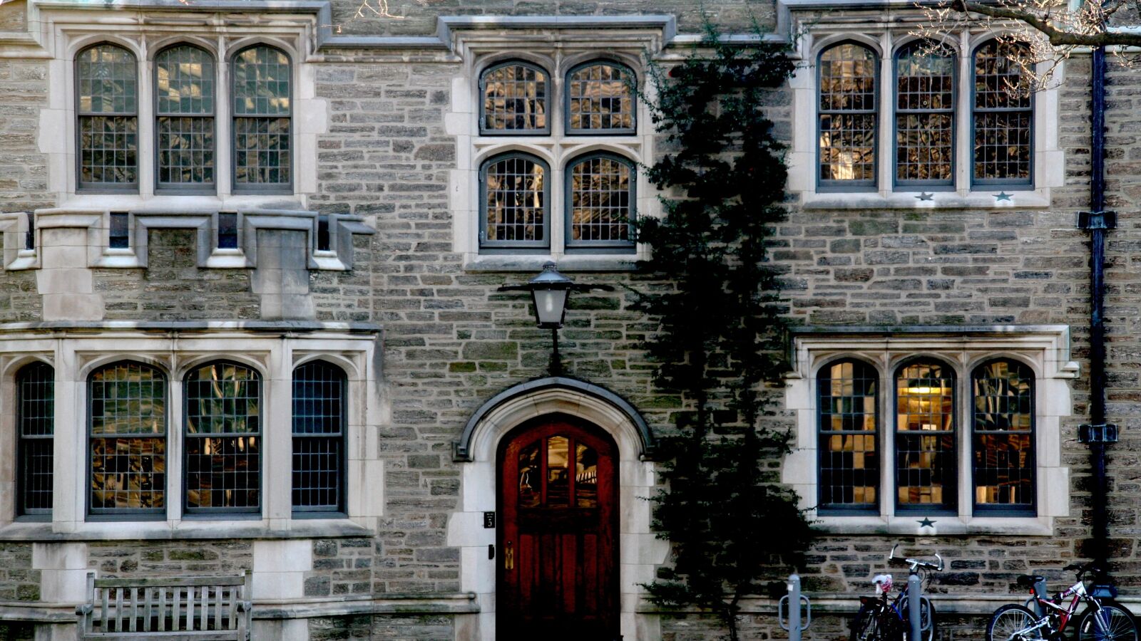 Canon EOS 350D (EOS Digital Rebel XT / EOS Kiss Digital N) sample photo. Academic, tradition, ivy league photography