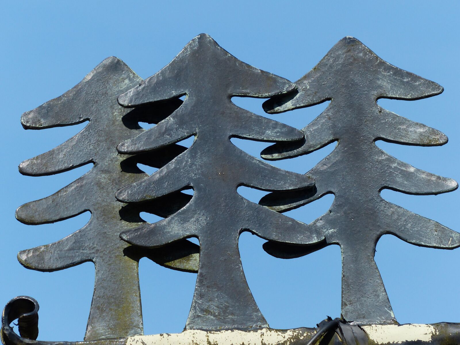 Panasonic Lumix DMC-FZ200 sample photo. Fir trees, iron, blacksmithing photography