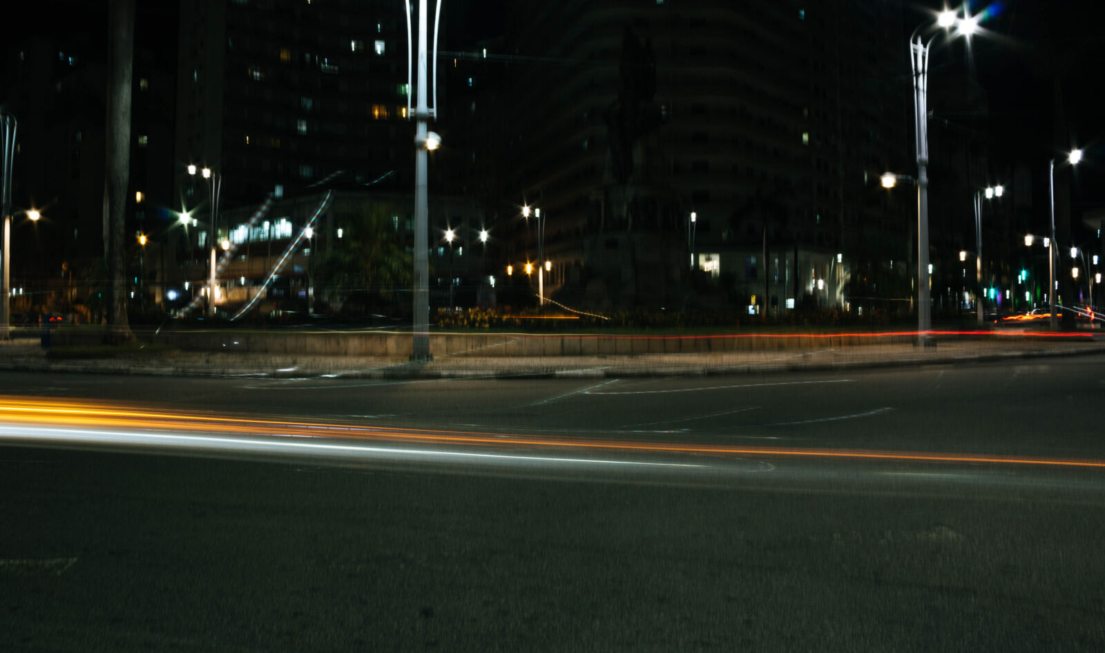 Canon EOS 1200D (EOS Rebel T5 / EOS Kiss X70 / EOS Hi) sample photo. Car, car, lights, light photography