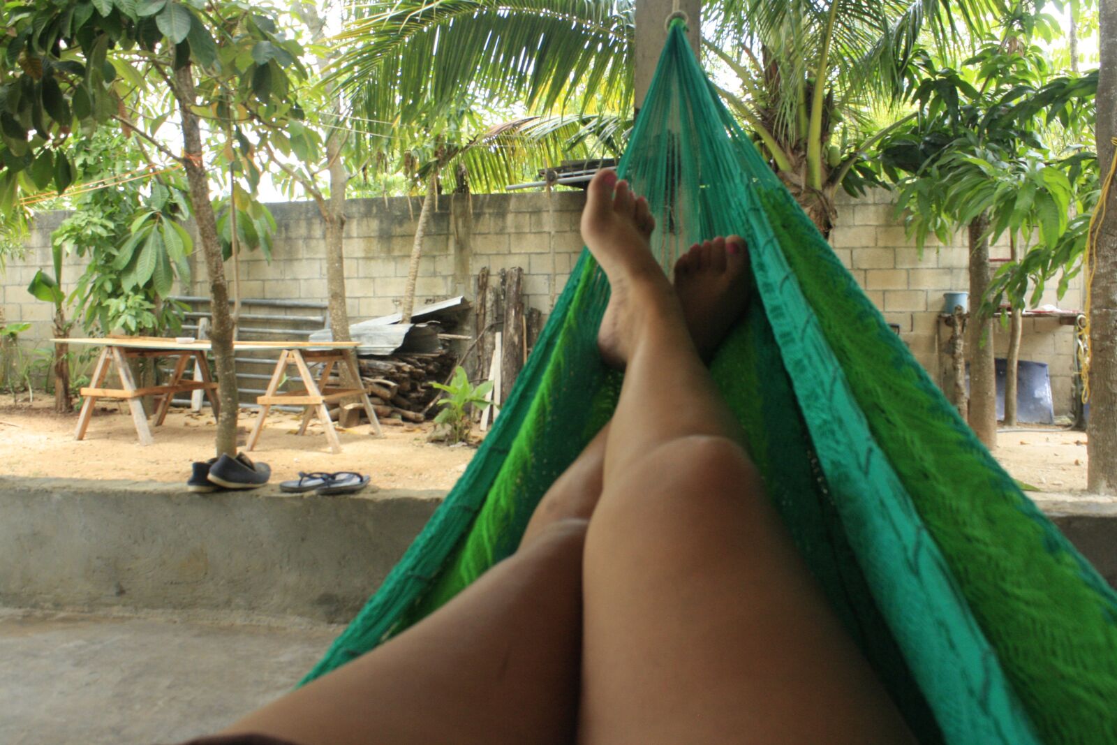 Canon EOS 1000D (EOS Digital Rebel XS / EOS Kiss F) sample photo. Legs, rest, amahaca photography