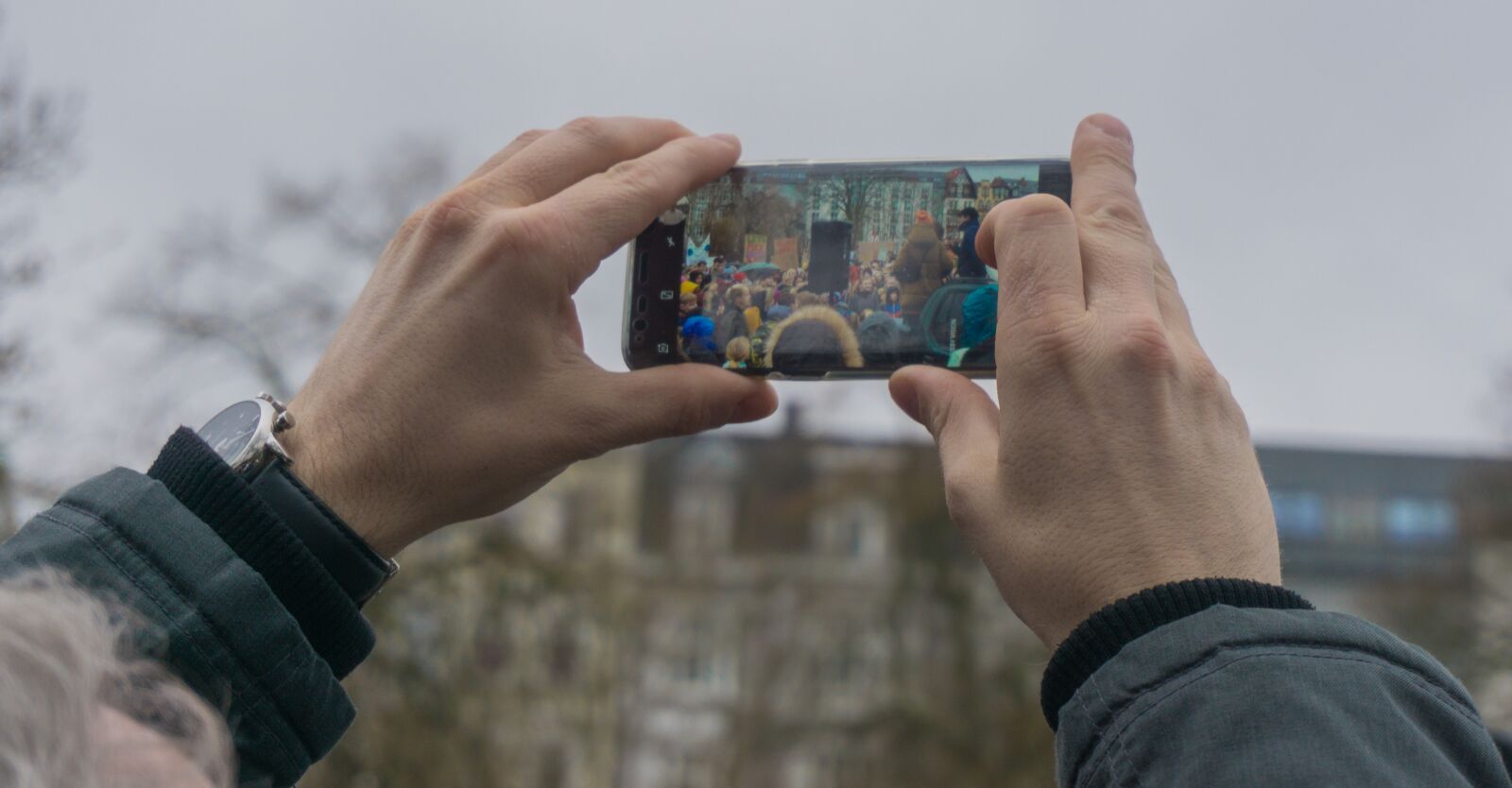Sony a6000 sample photo. Smartphone, demo, samsung photography