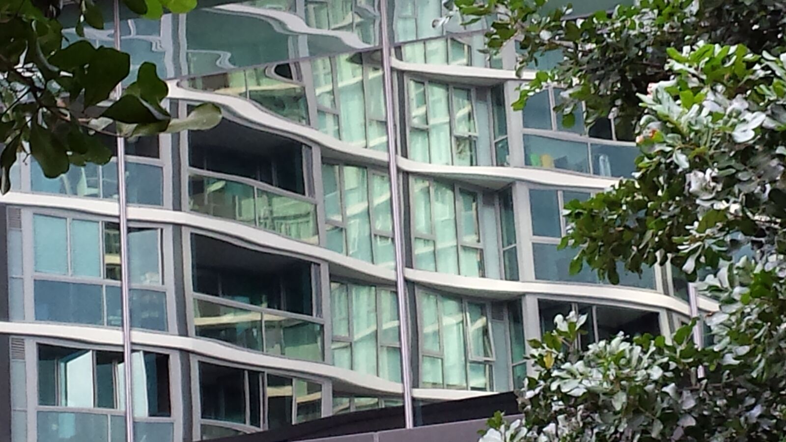 Samsung Galaxy S4 sample photo. Apartment, building, curvy, glass photography