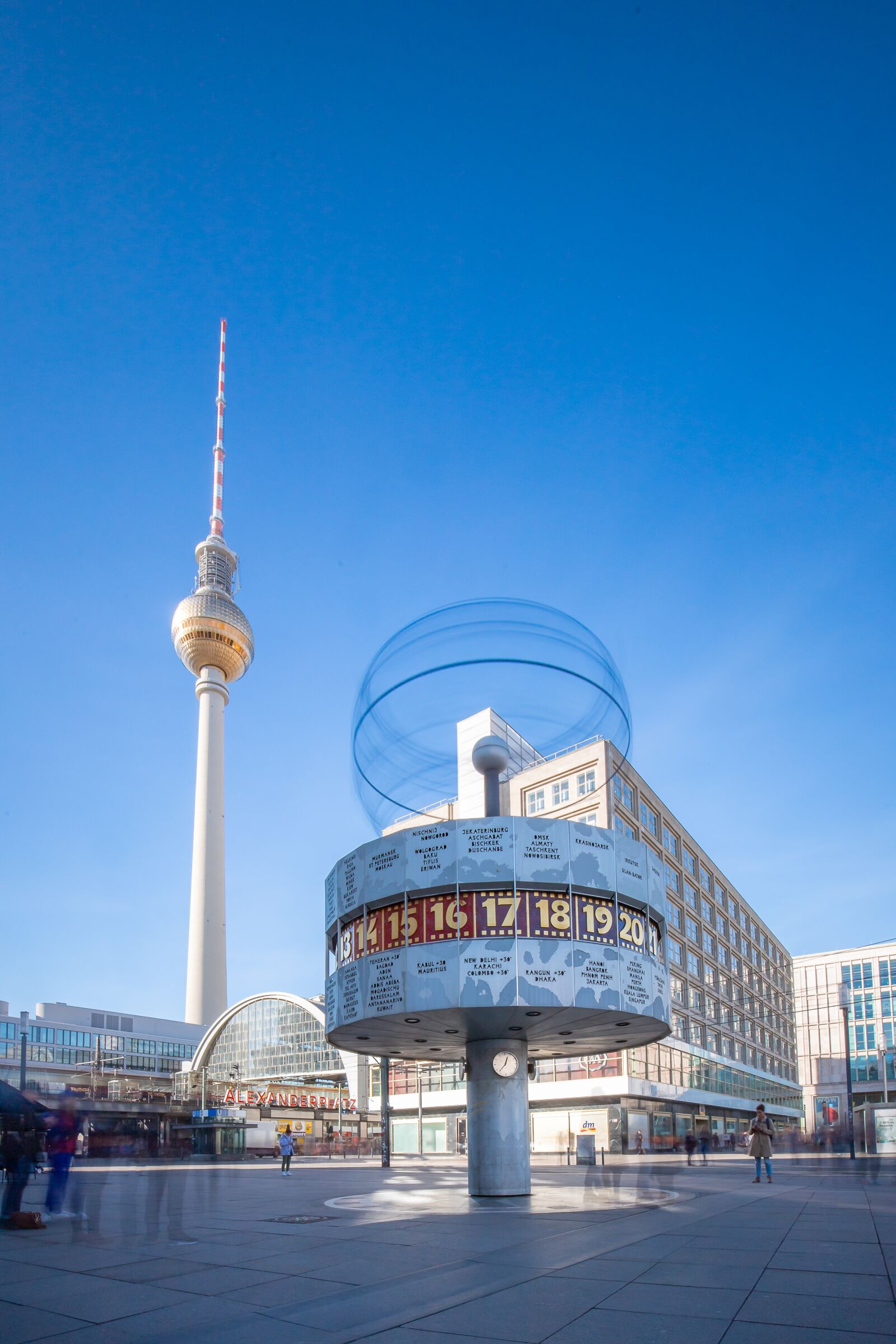 Canon EF 16-35mm F4L IS USM sample photo. Berlin alexanderplatz, world clock photography