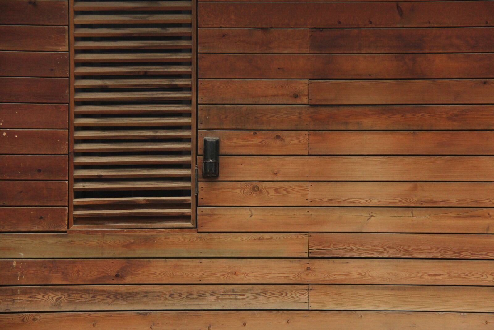 Canon EF-S 18-200mm F3.5-5.6 IS sample photo. Window, wood, brown photography
