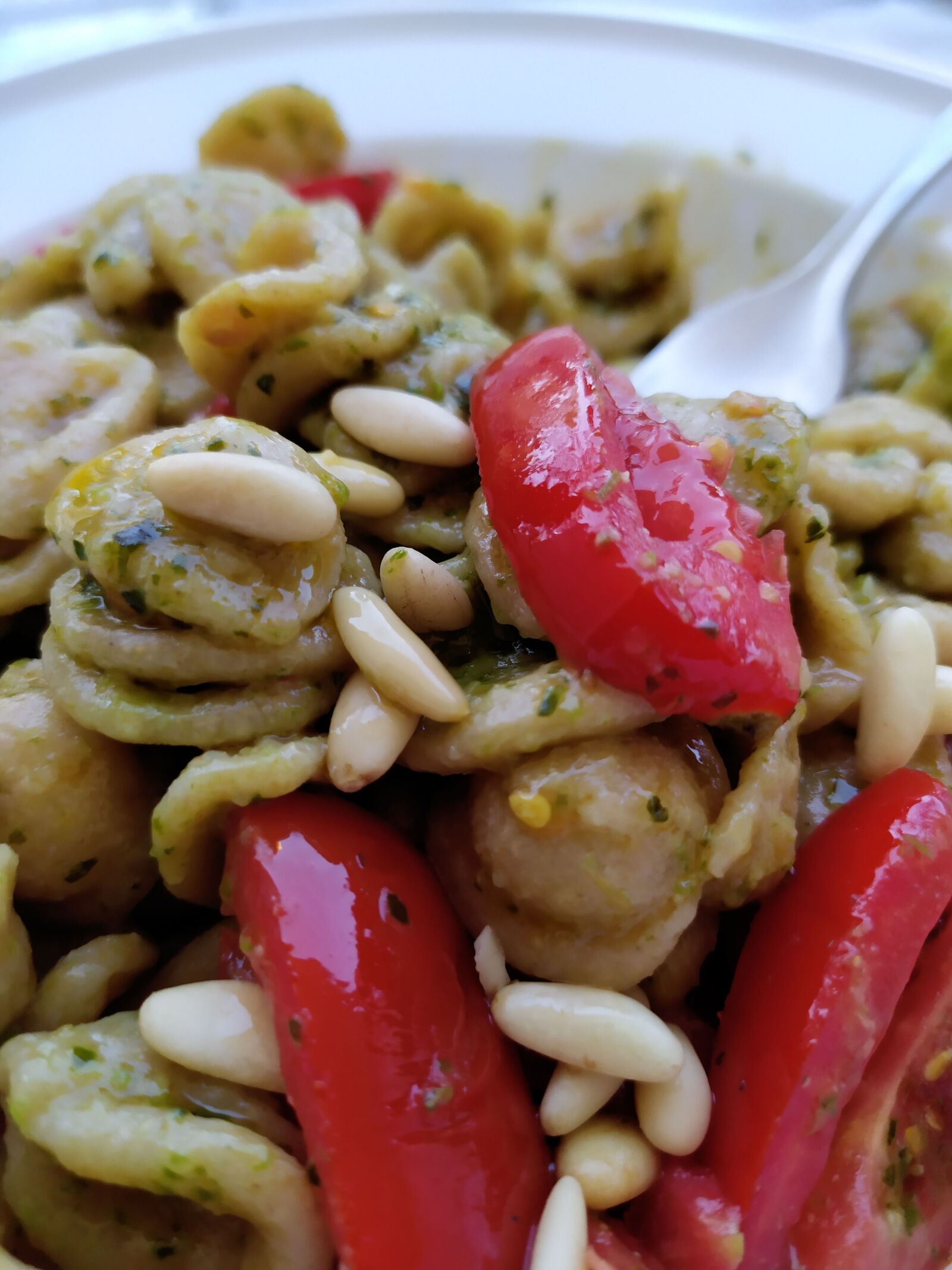 Xiaomi Redmi Note 7 sample photo. Pasta, pesto, kitchen photography