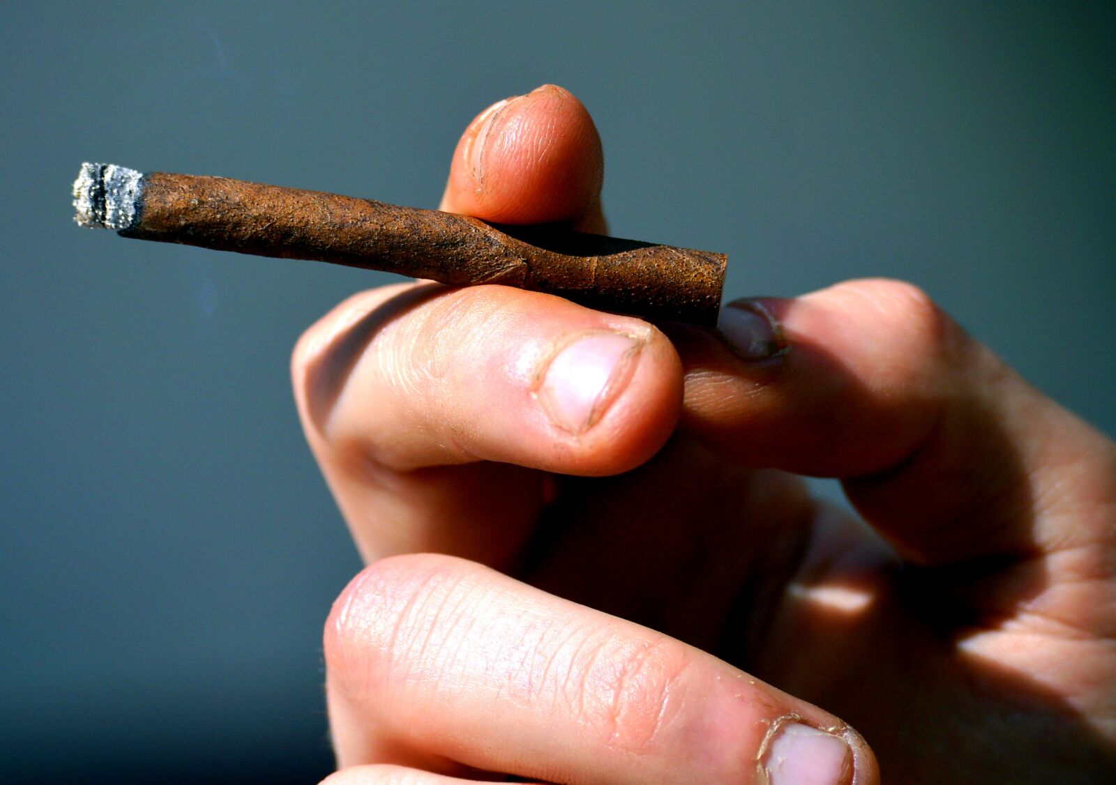 Nikon D3200 sample photo. Filter cigarillos, pall mall photography