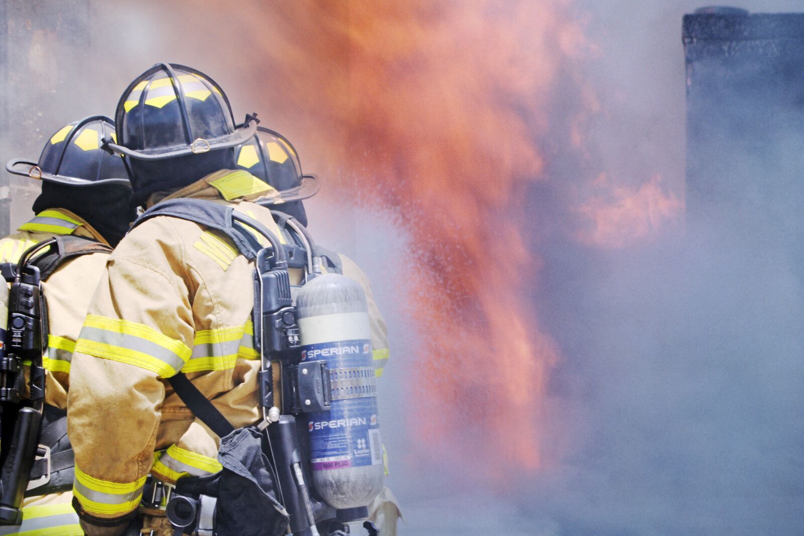 Canon EOS 500D (EOS Rebel T1i / EOS Kiss X3) sample photo. Firefighter, fireman, fire photography