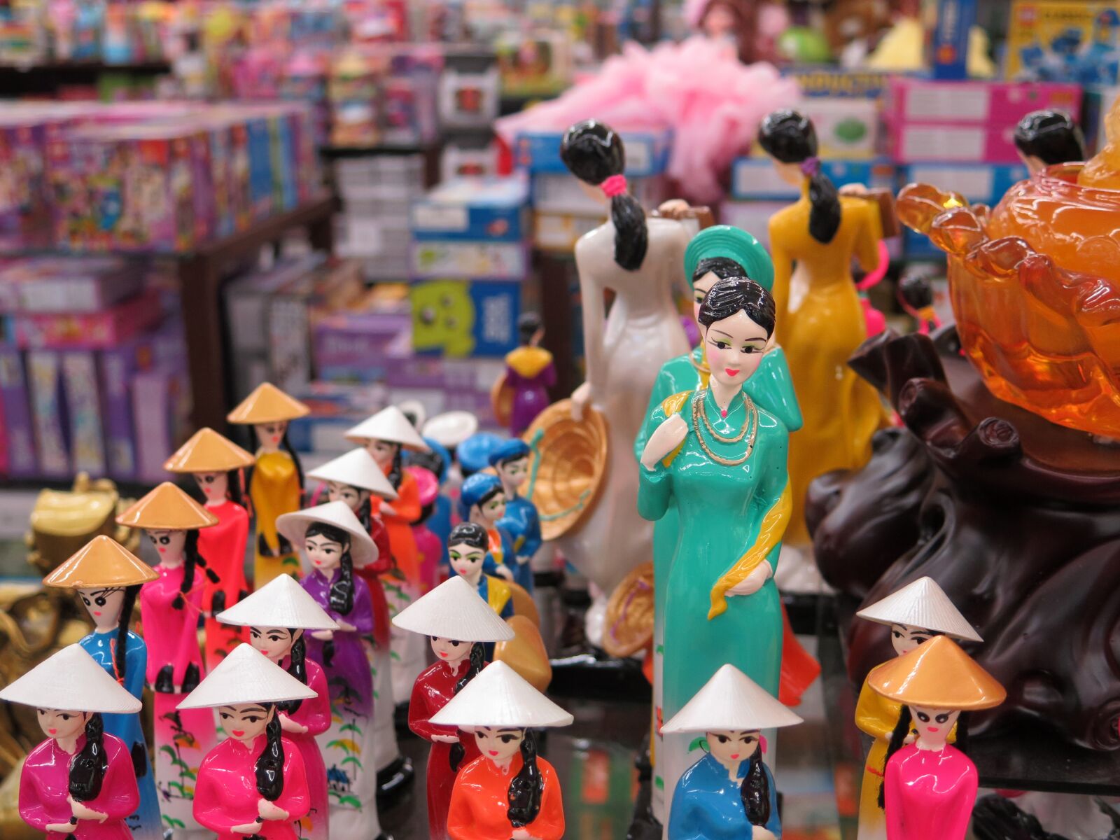 Canon PowerShot G16 sample photo. Long coat, bookstore, doll photography