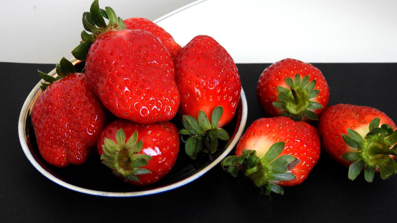 Nikon Coolpix P900 sample photo. Strawberry, berry, fresh photography