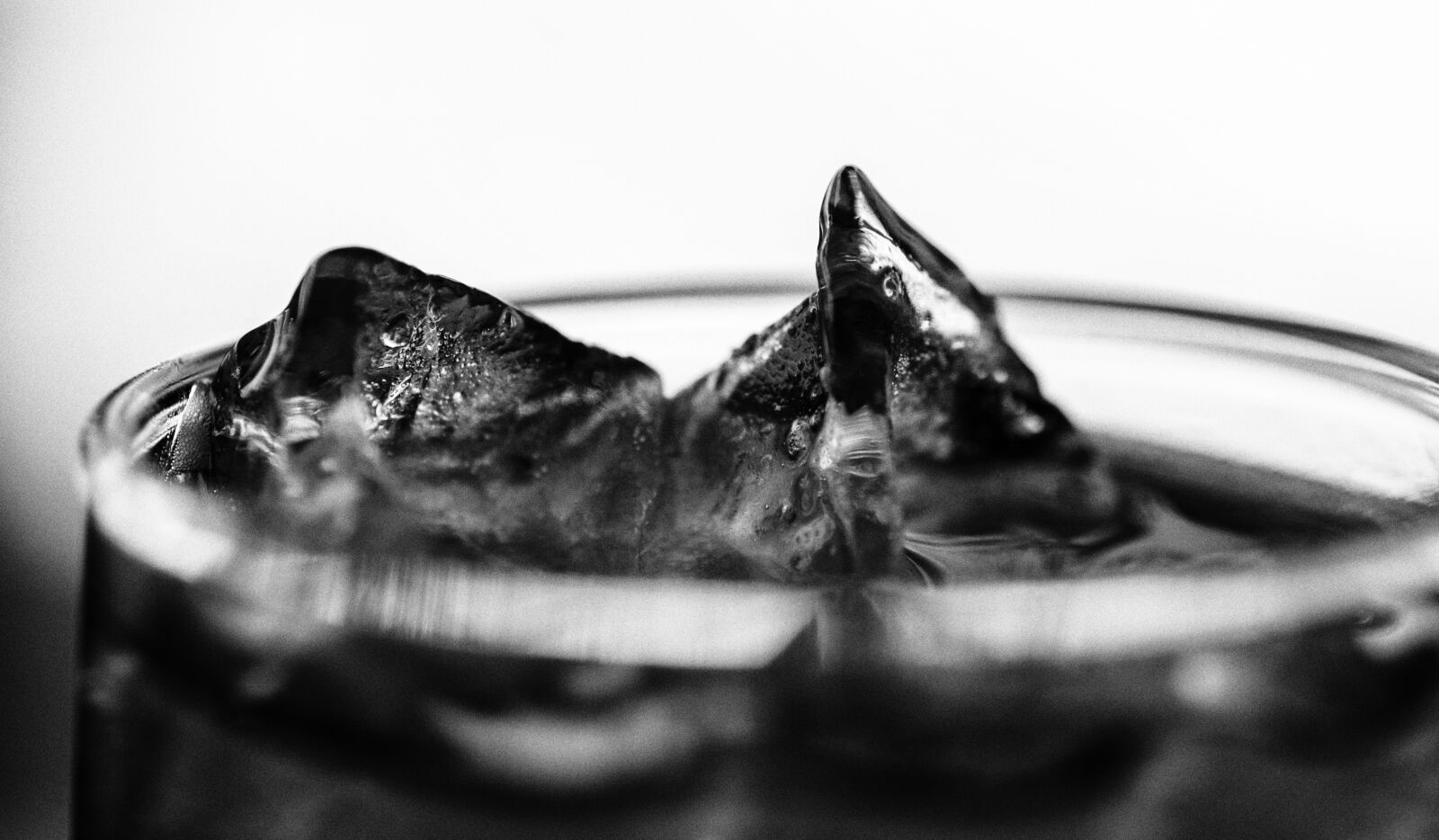 Tamron SP 90mm F2.8 Di VC USD 1:1 Macro sample photo. Ice, macro, black and photography