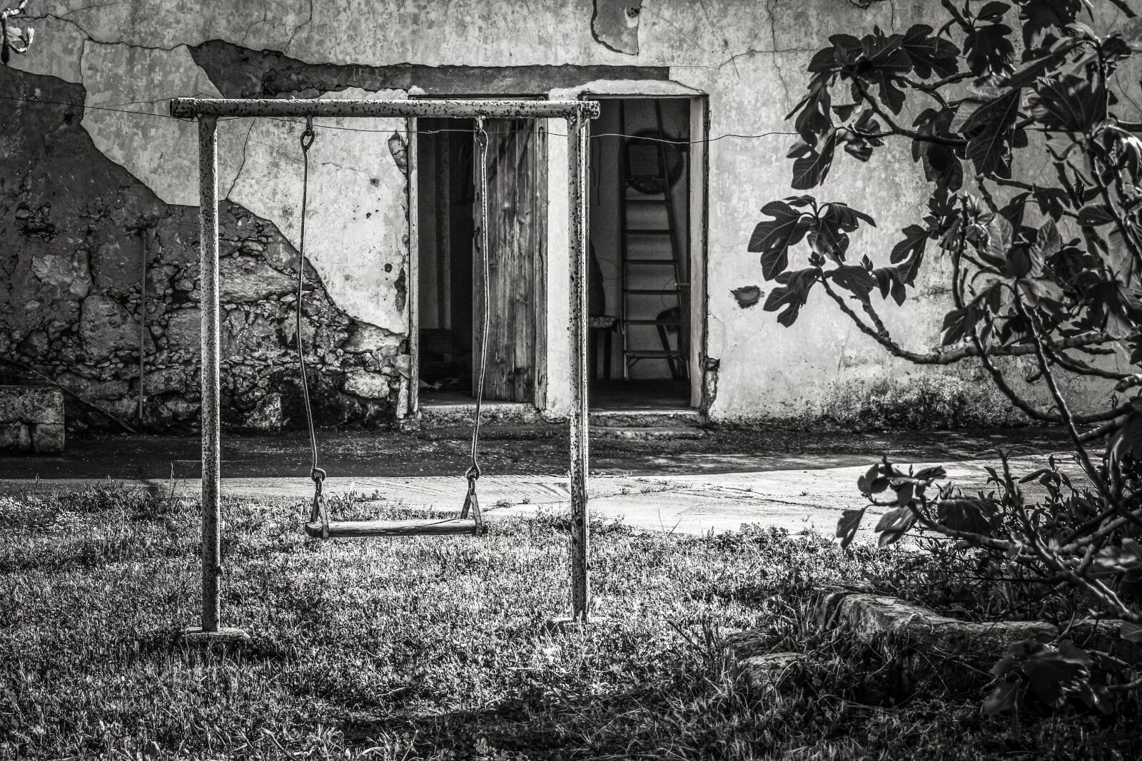 Nikon D3300 sample photo. Swing, rusty, yard photography