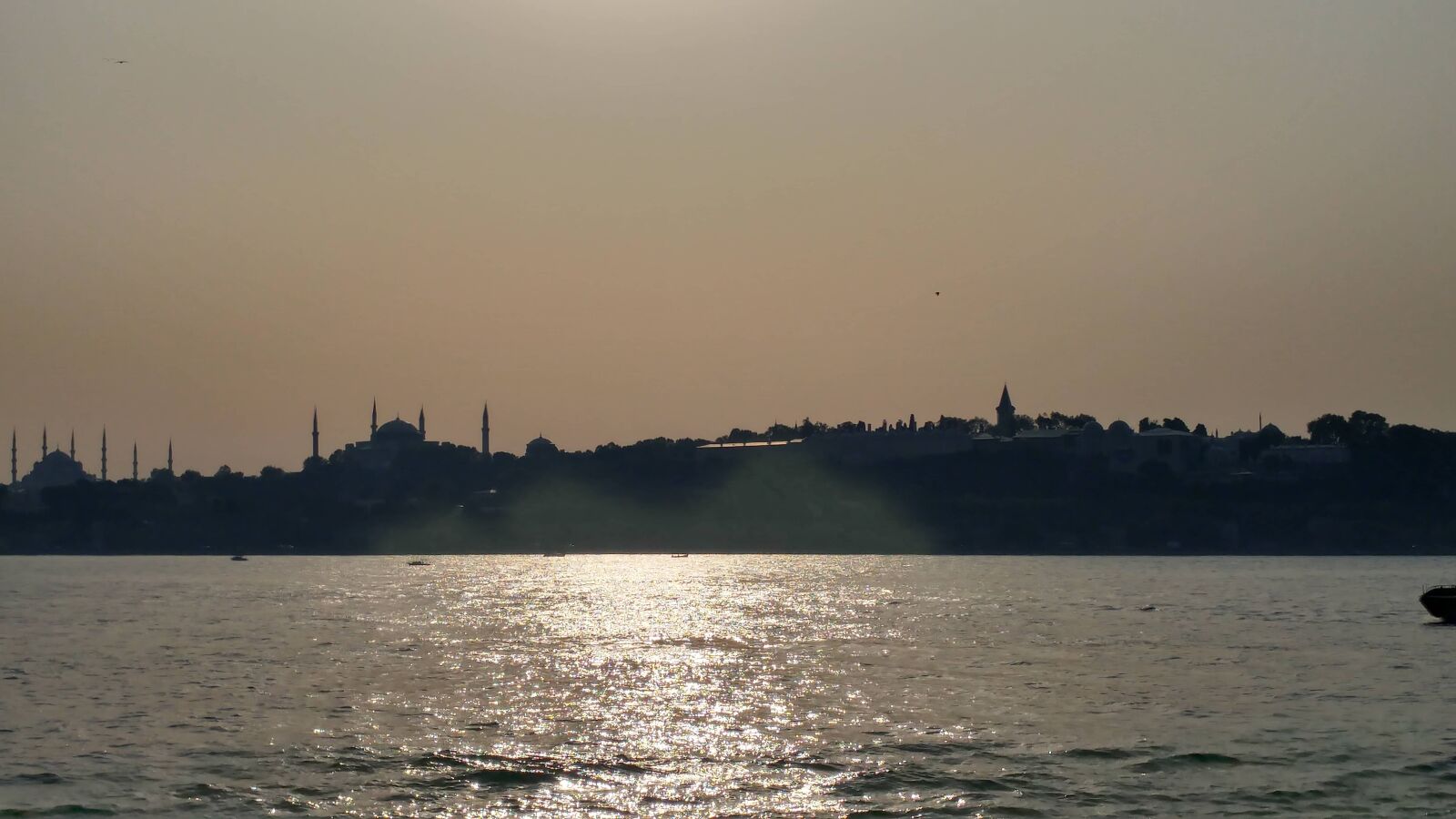 LG G5 sample photo. Landscape, dawn, water, town photography