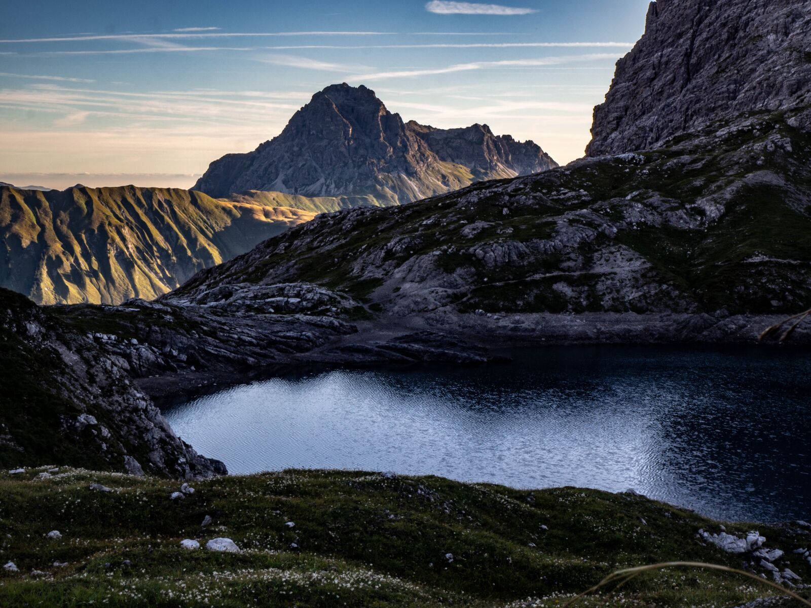 Olympus OM-D E-M10 III sample photo. Sunrise, mountains, landscape photography