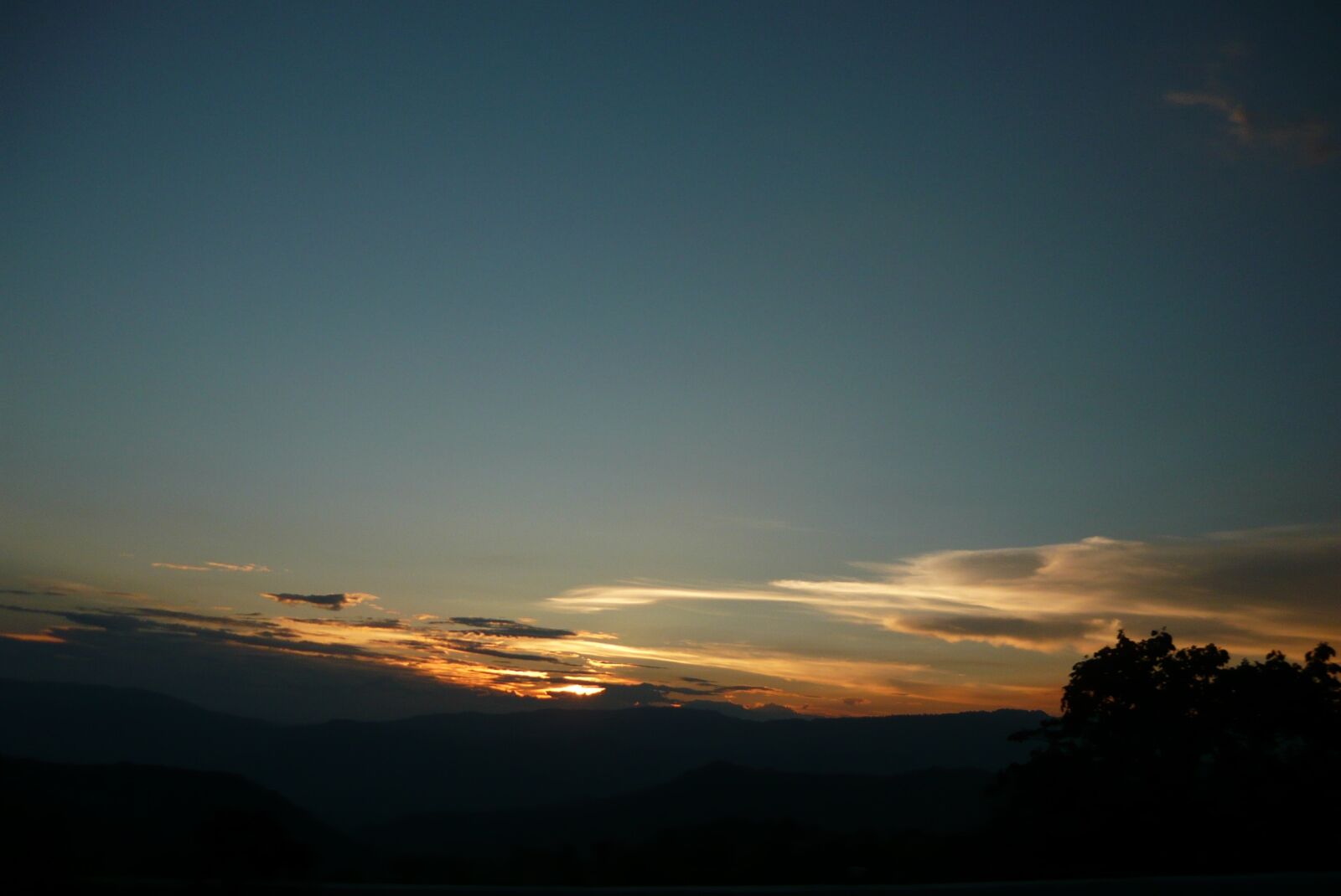 Panasonic Lumix DMC-LS80 sample photo. Colombia, landscape, sunset photography