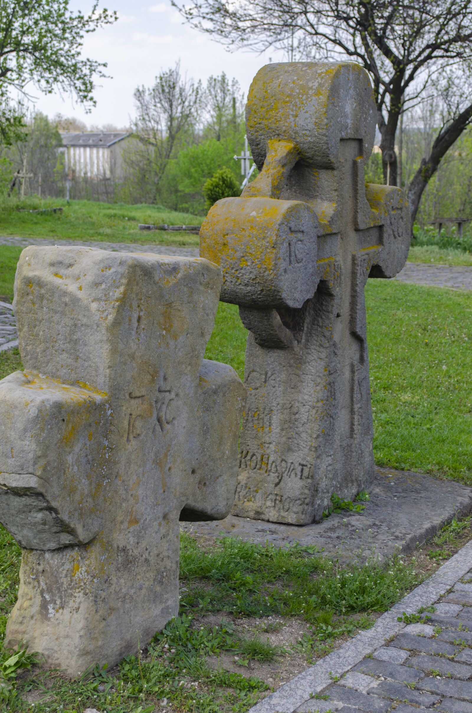 Nikon D5100 sample photo. Cross, tombstone, stone photography