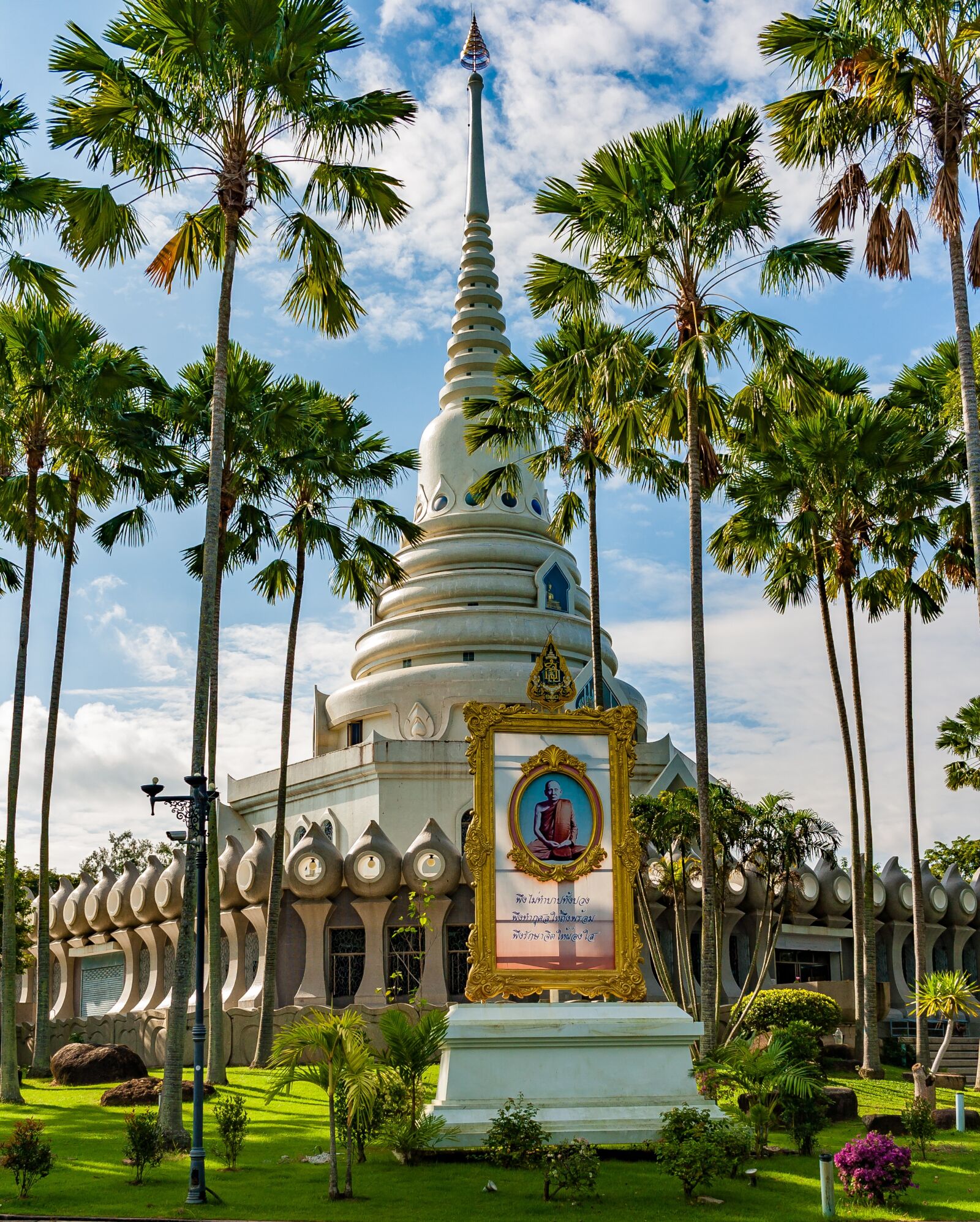 Canon EOS 400D (EOS Digital Rebel XTi / EOS Kiss Digital X) sample photo. Buddhist temple in thailand photography